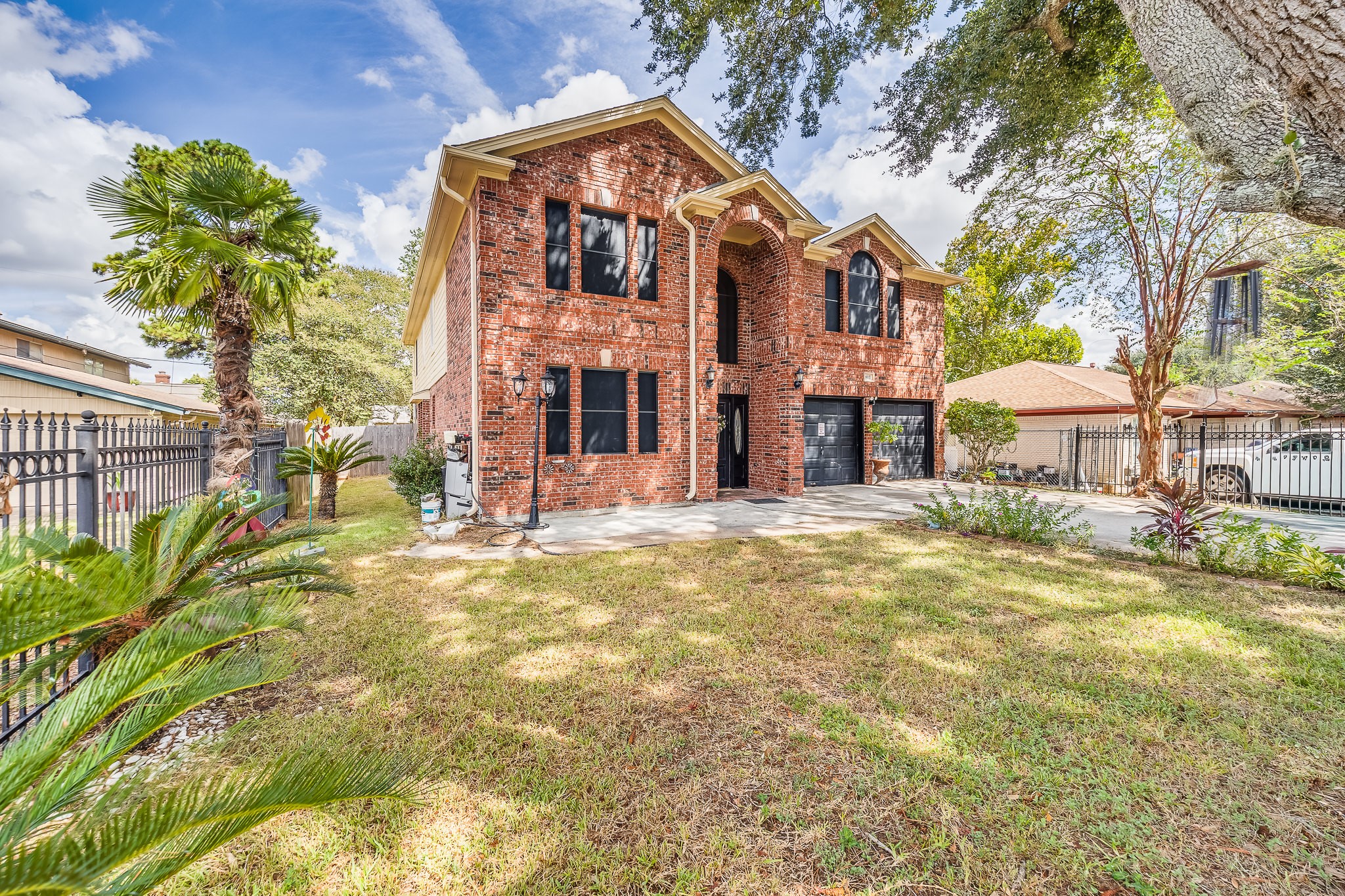 Listing photo 2