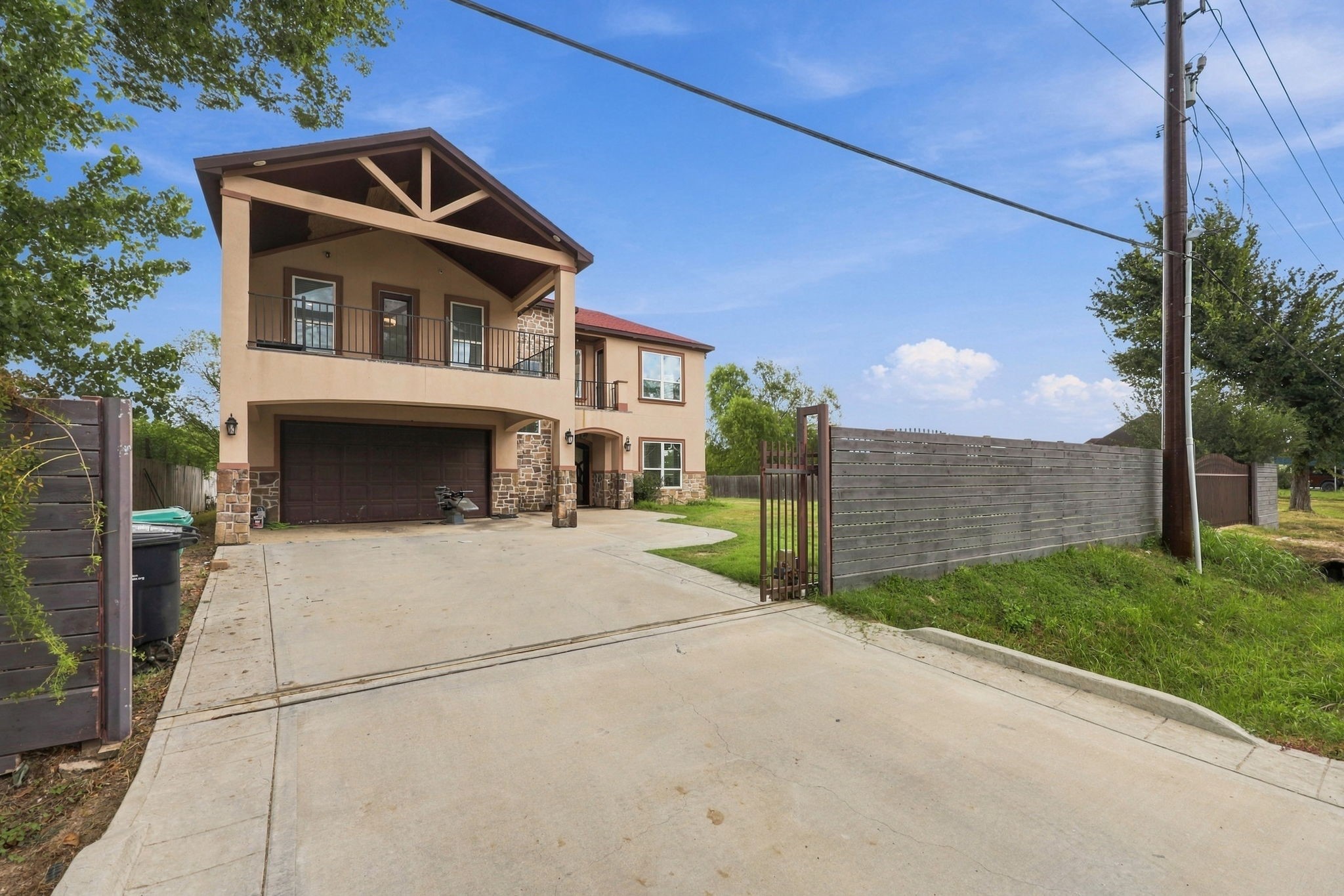 Listing photo 2