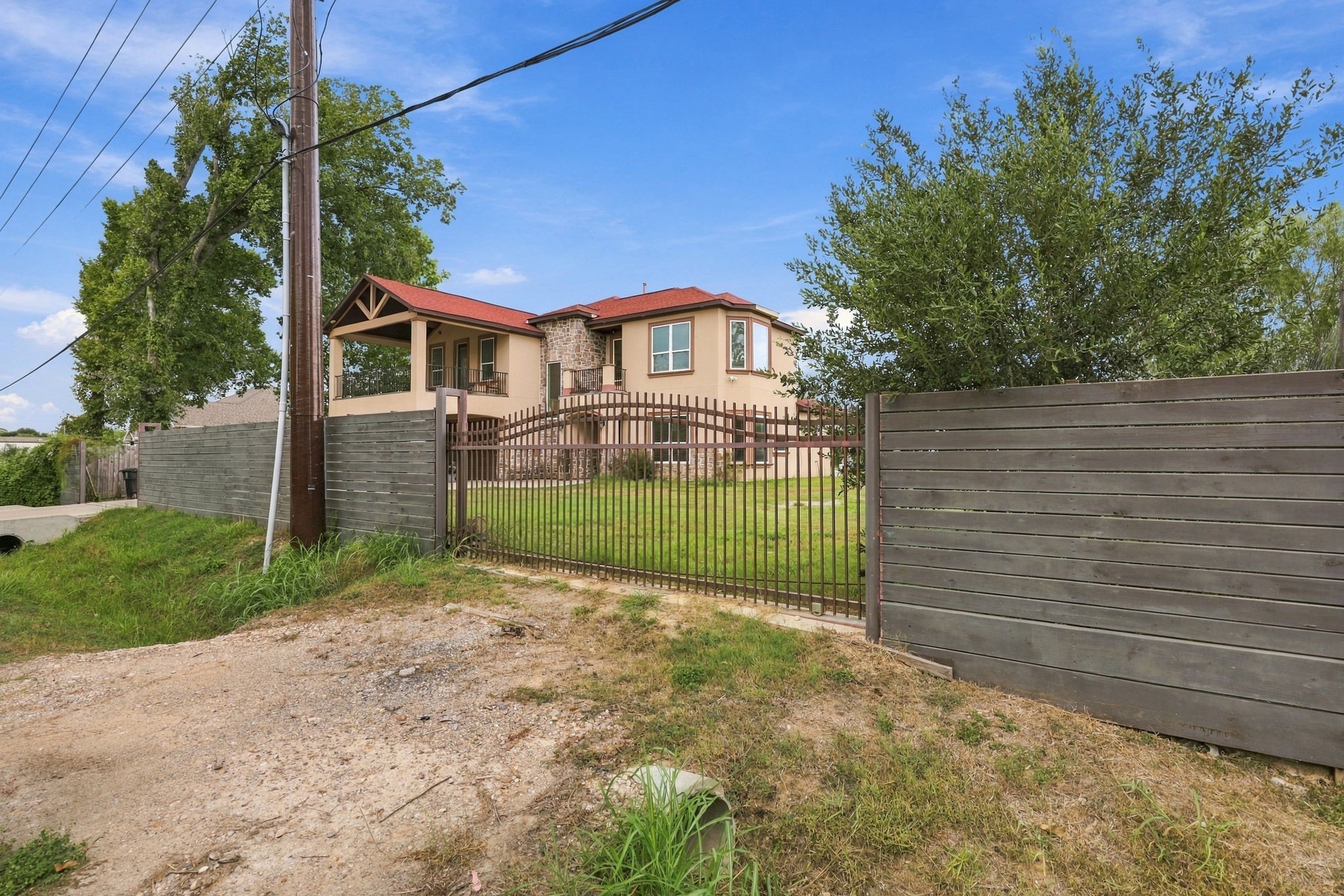 Listing photo 3