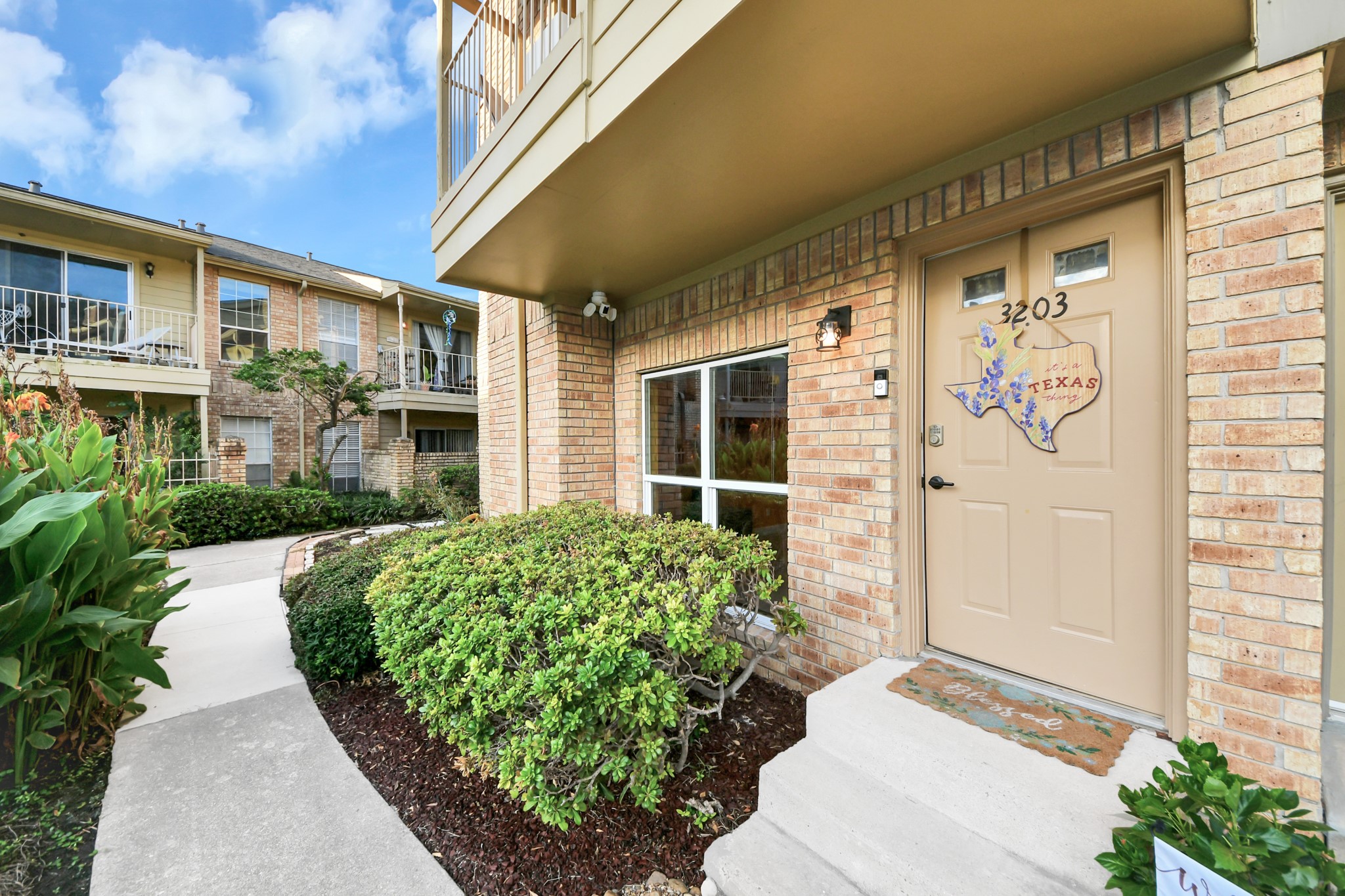 11201 Lynbrook Drive