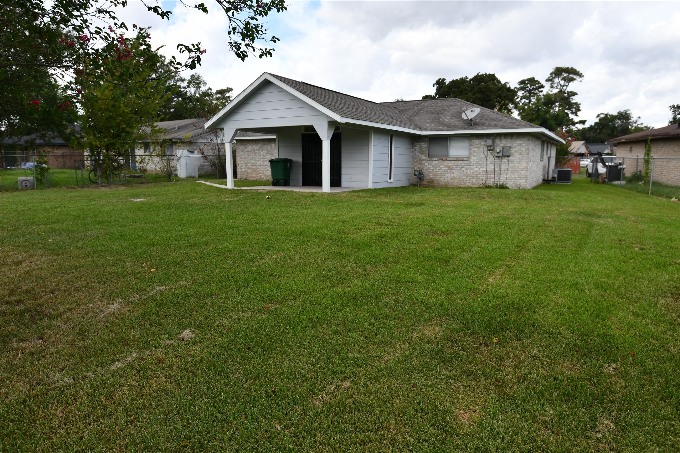 Listing photo 1