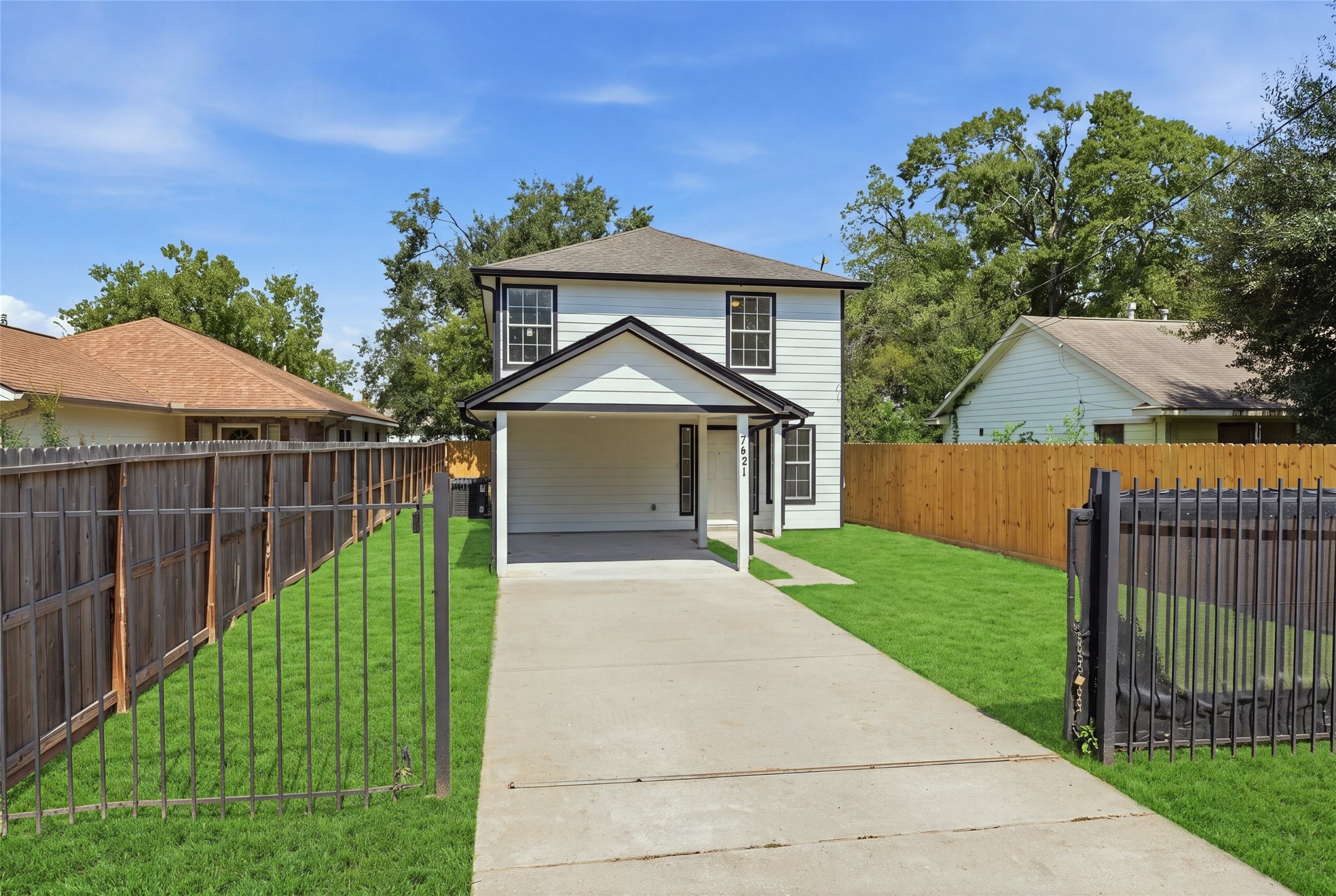 Listing photo 2