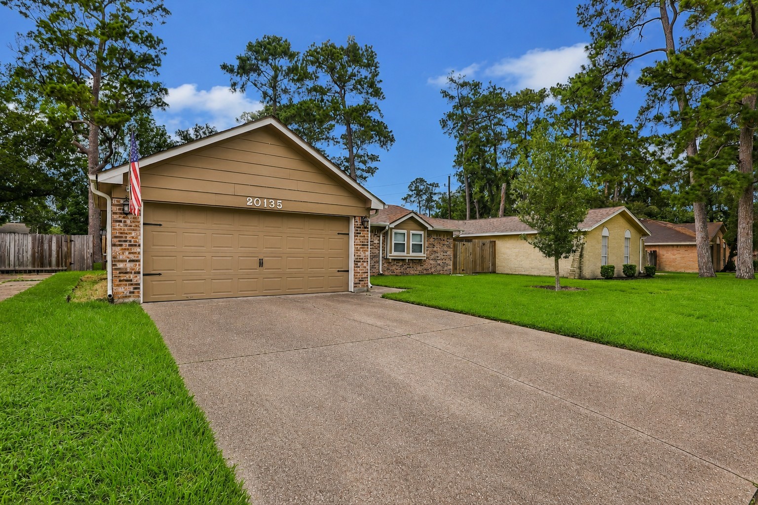 Listing photo 2