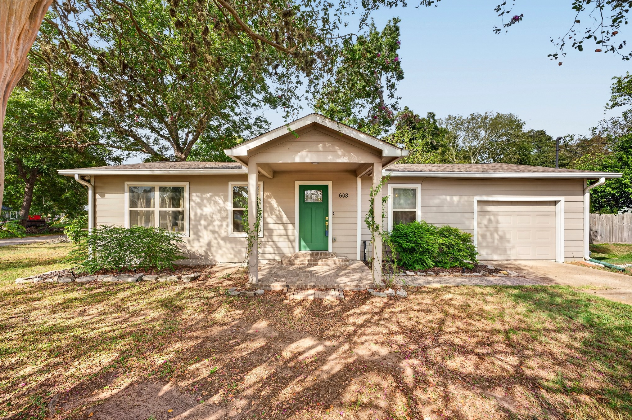 Listing photo 1