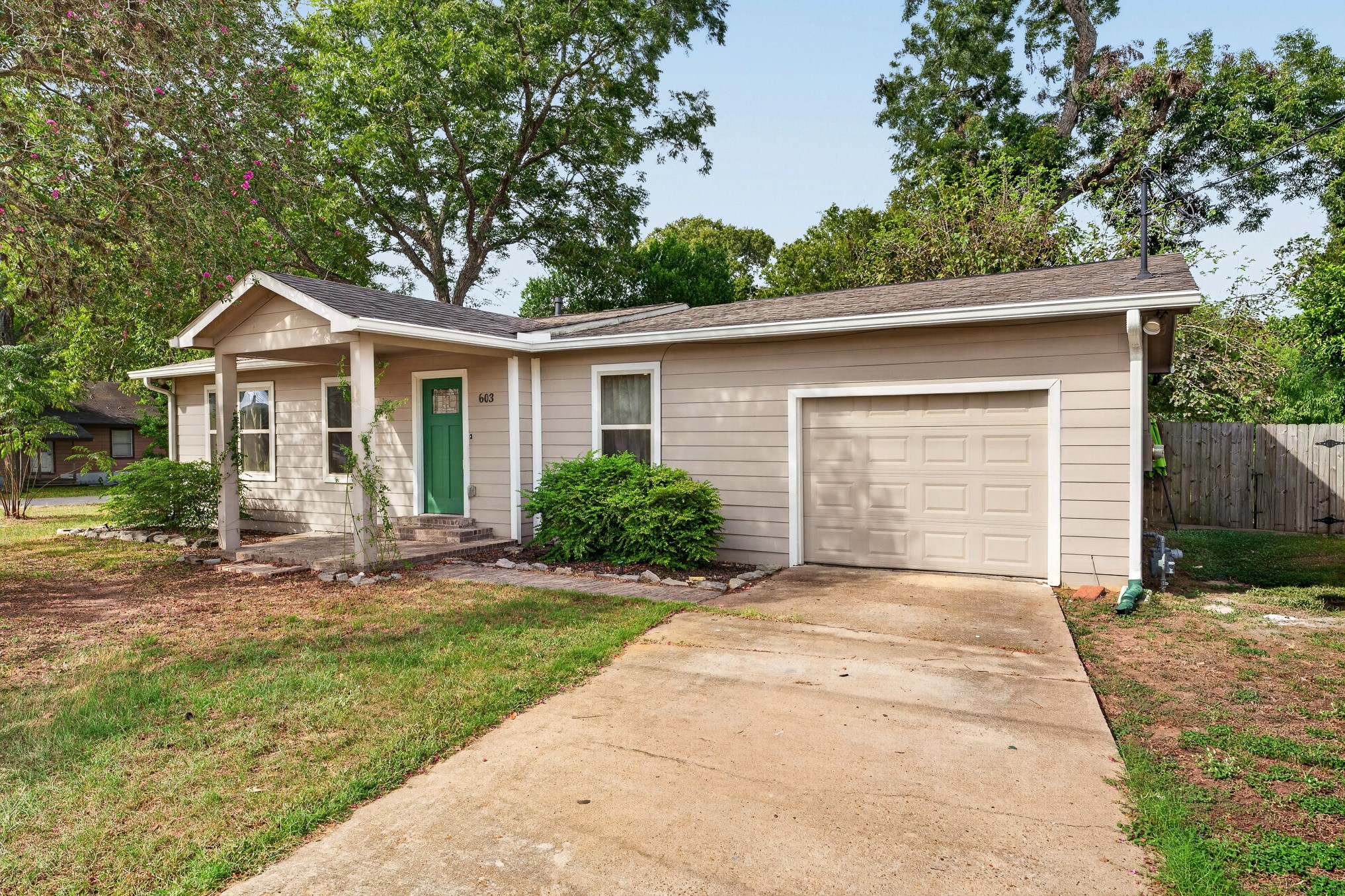 Listing photo 1