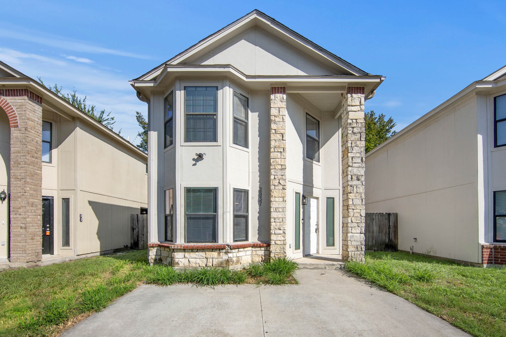 Listing photo 2