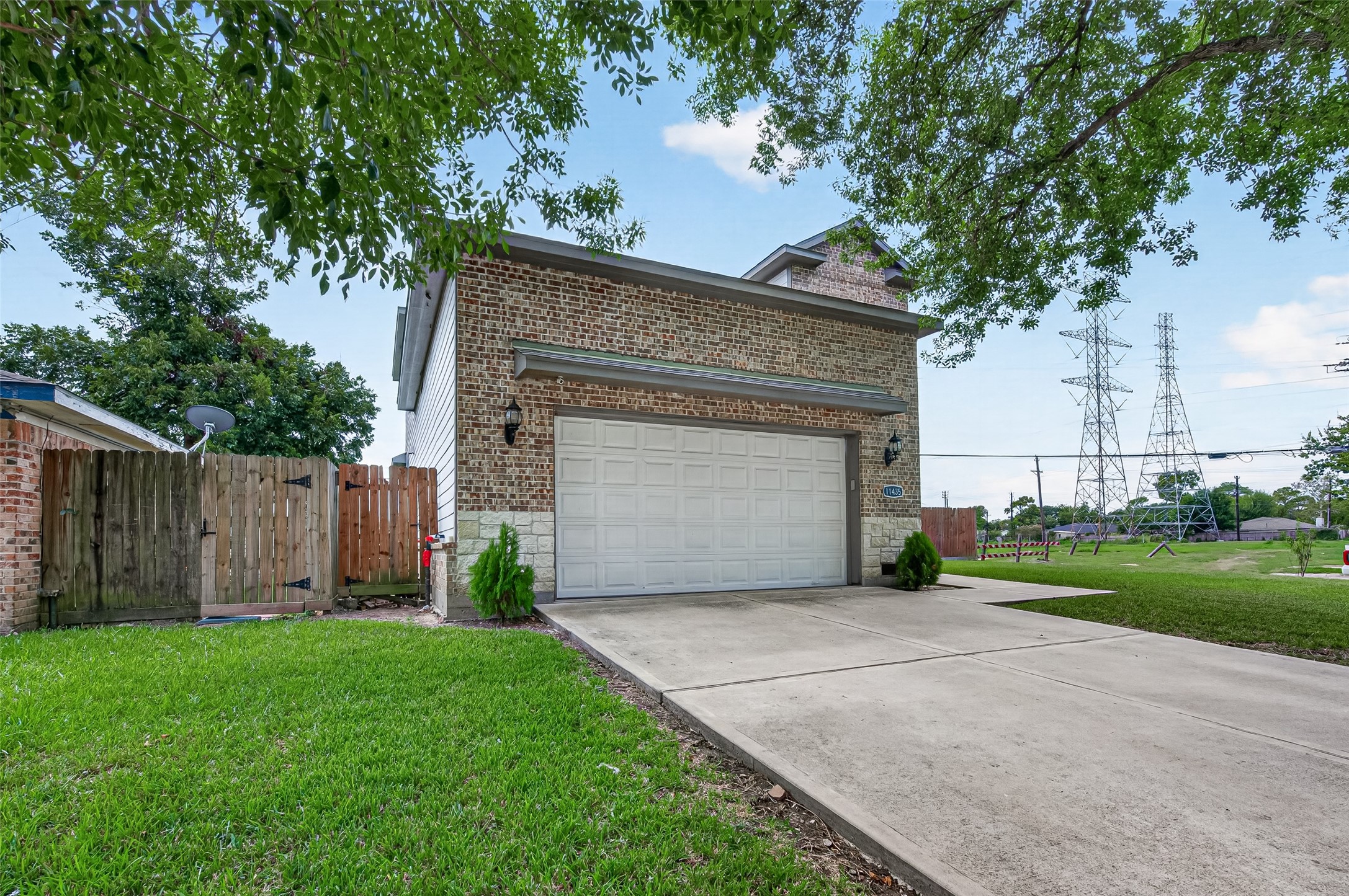 Listing photo 2
