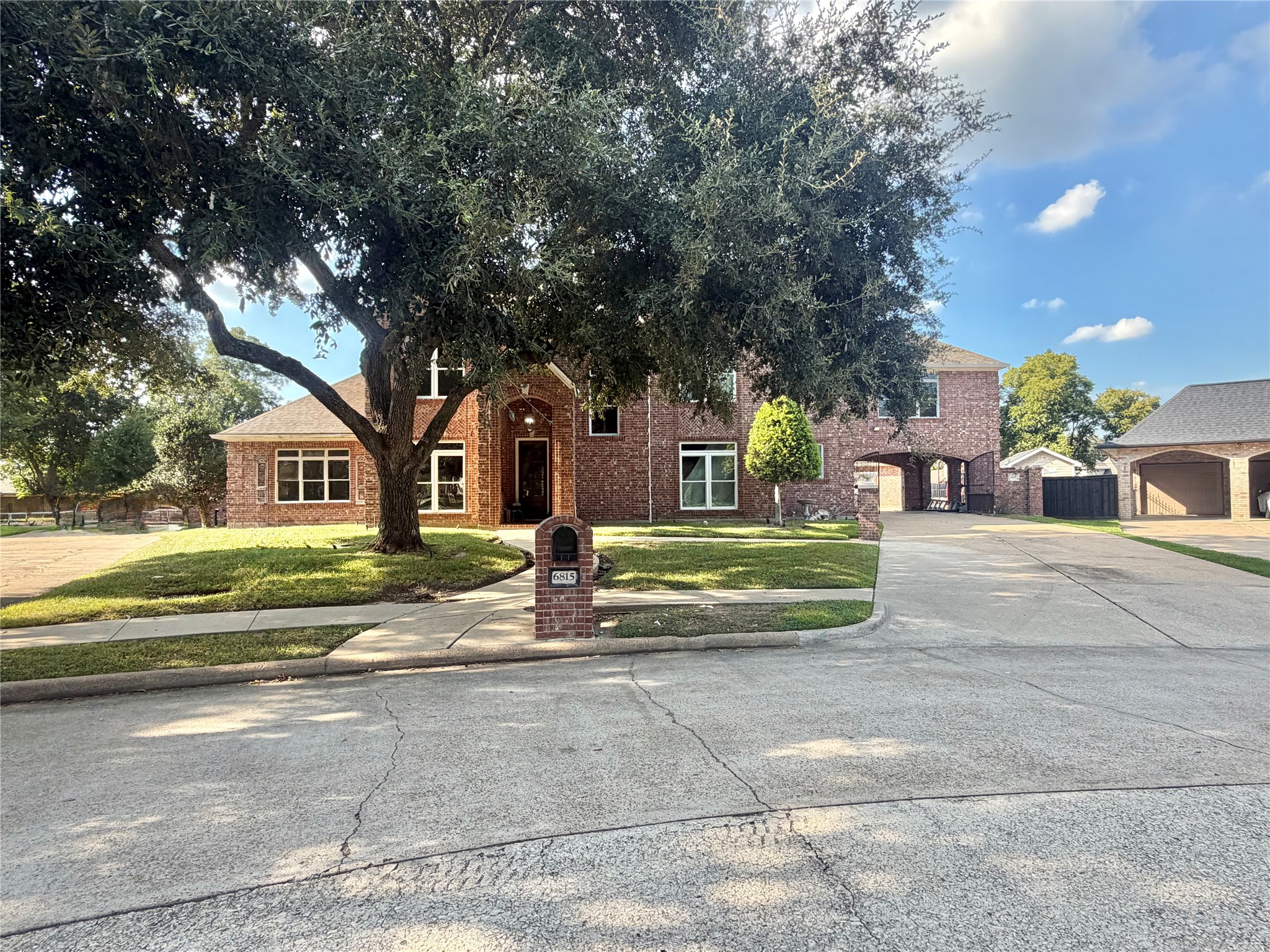 6815 Cedar Point Drive