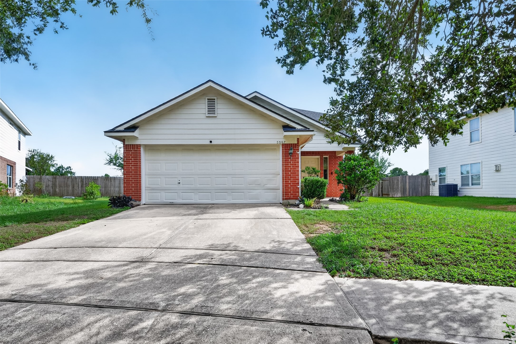 Listing photo 1