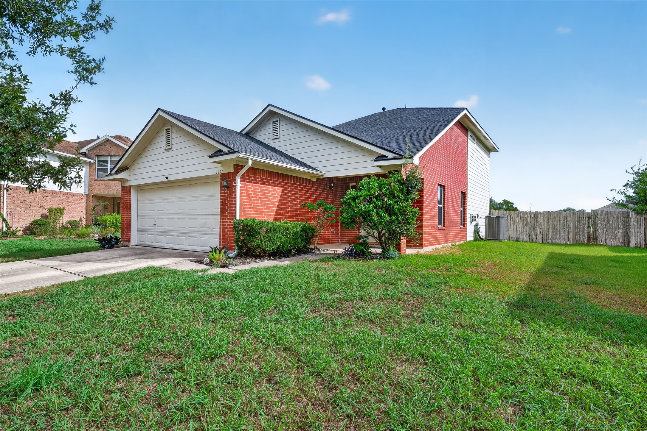 Listing photo 1