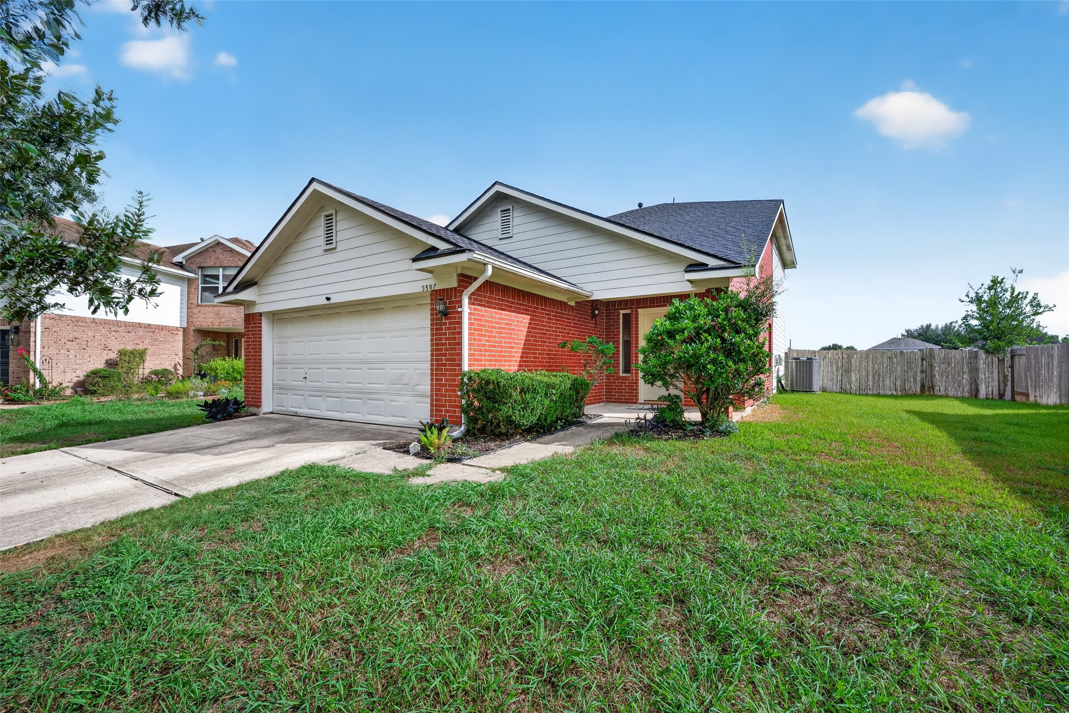 Listing photo 1