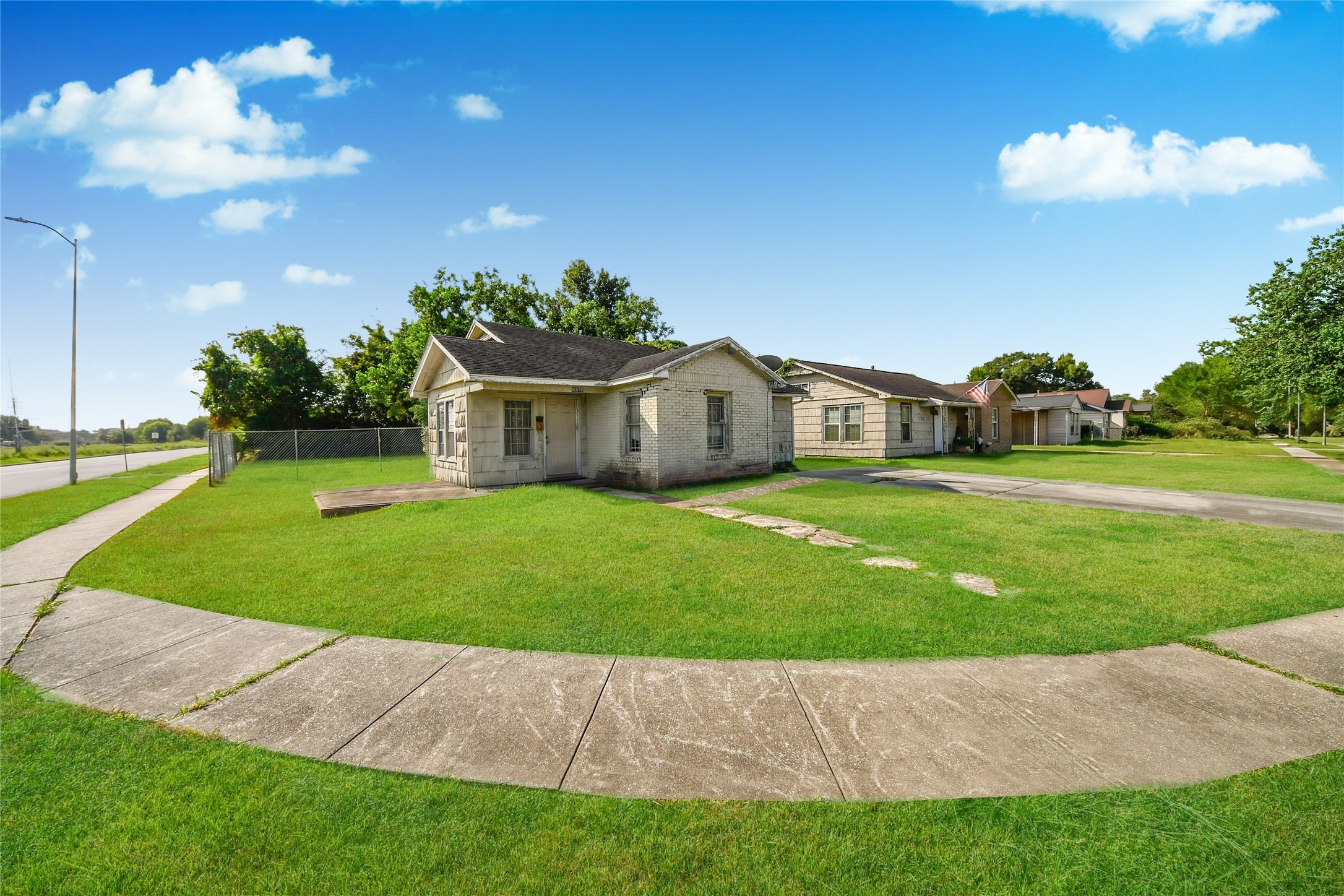 Listing photo 4