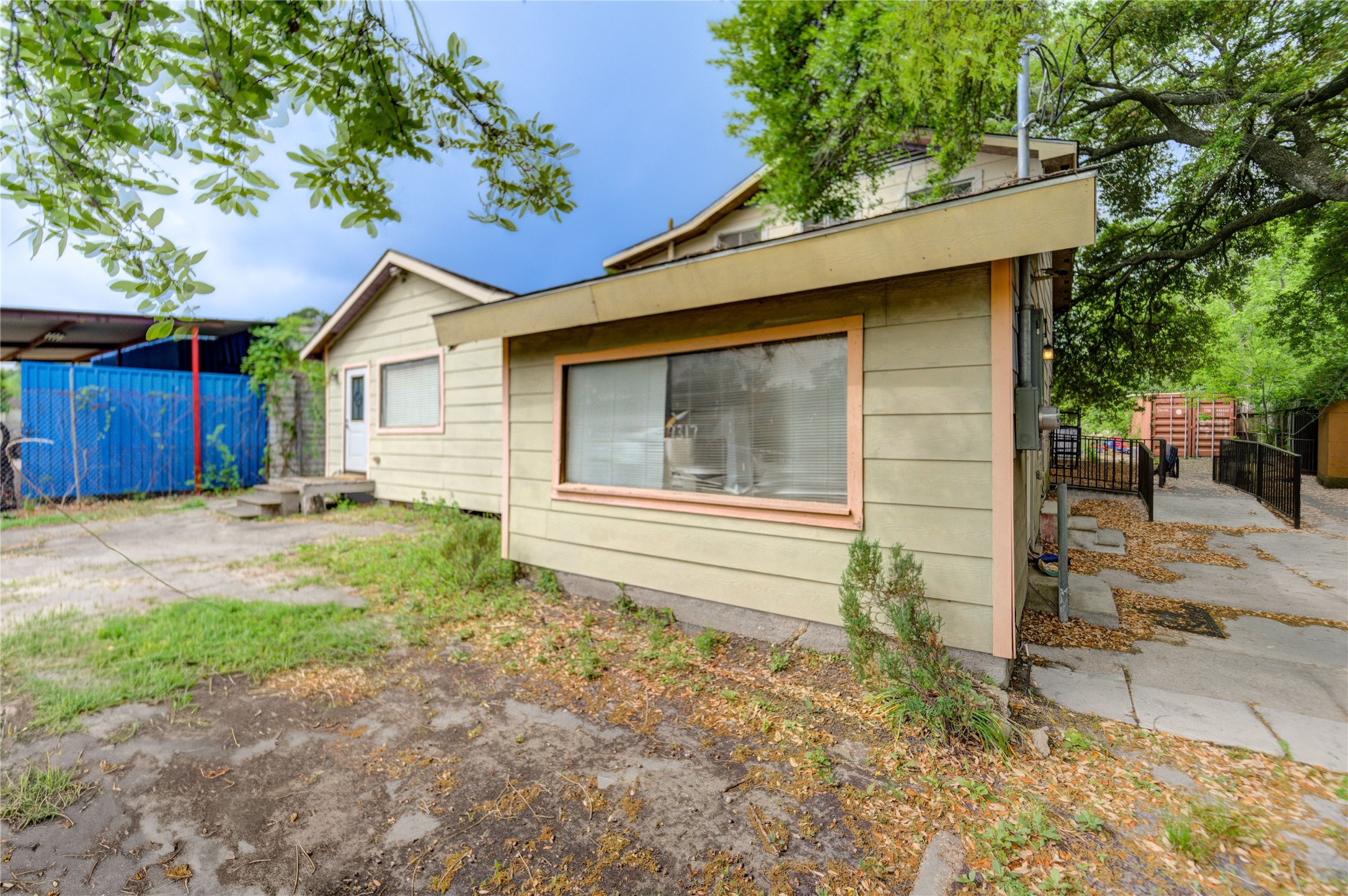 Listing photo 1