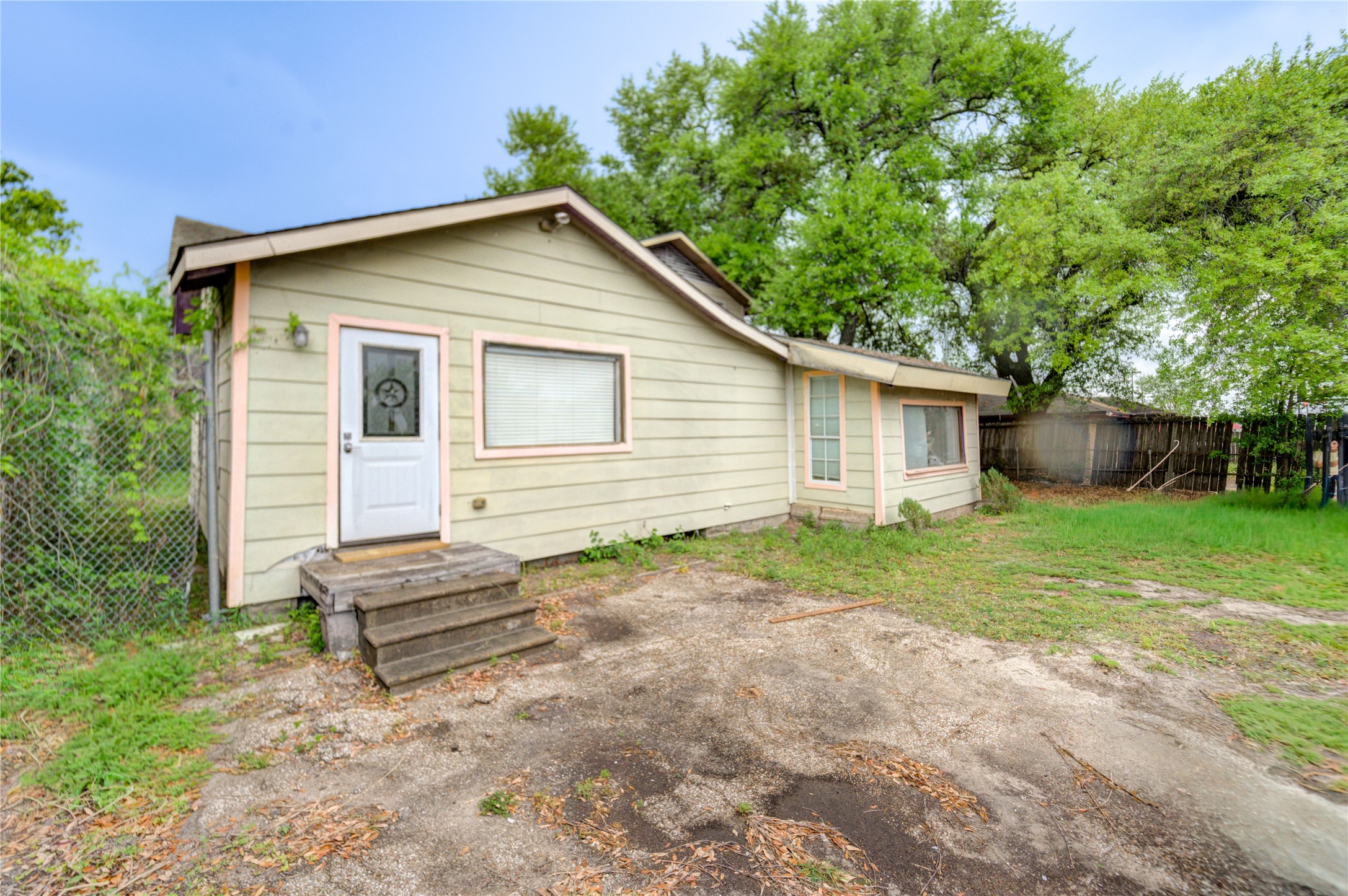 Listing photo 1