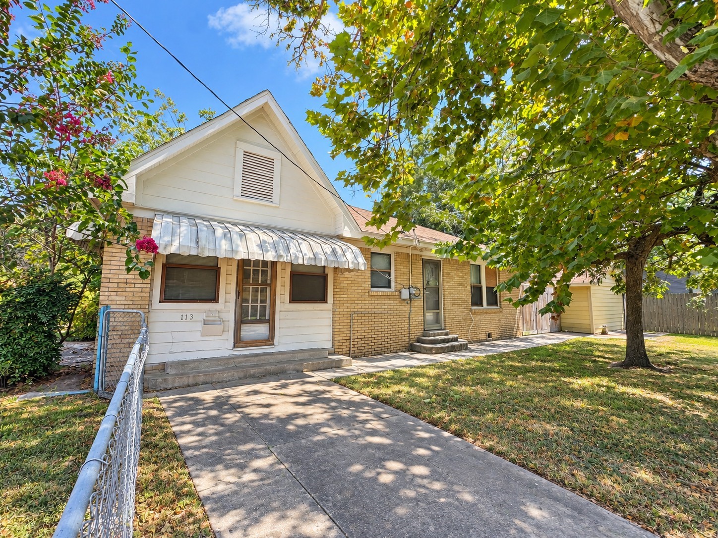 113 W Lobit Street