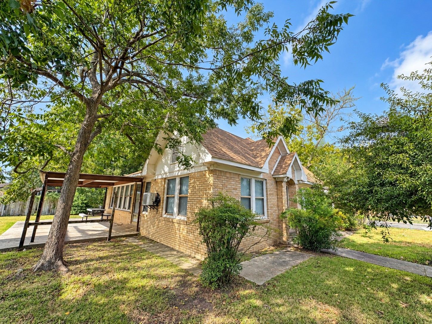 Listing photo 4