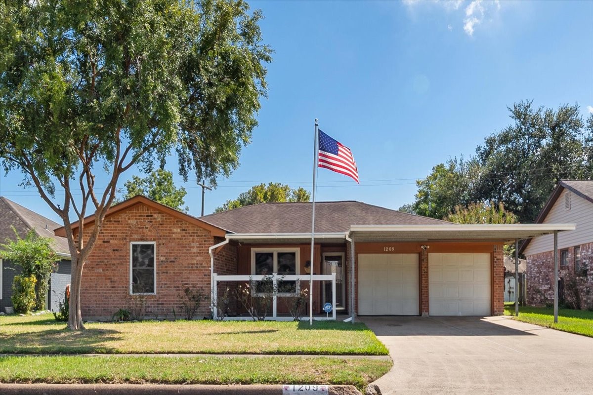 1209 E Brown Lane
