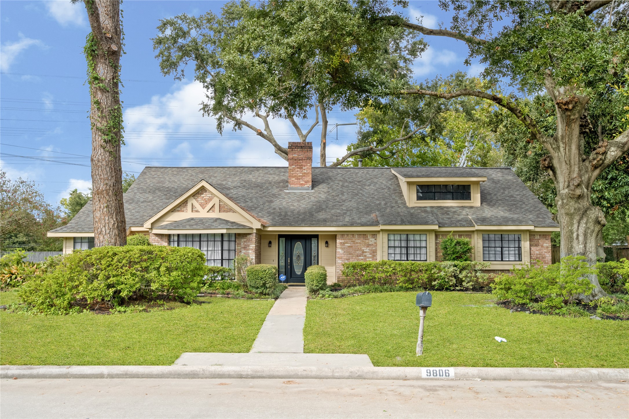9806 Emnora Lane