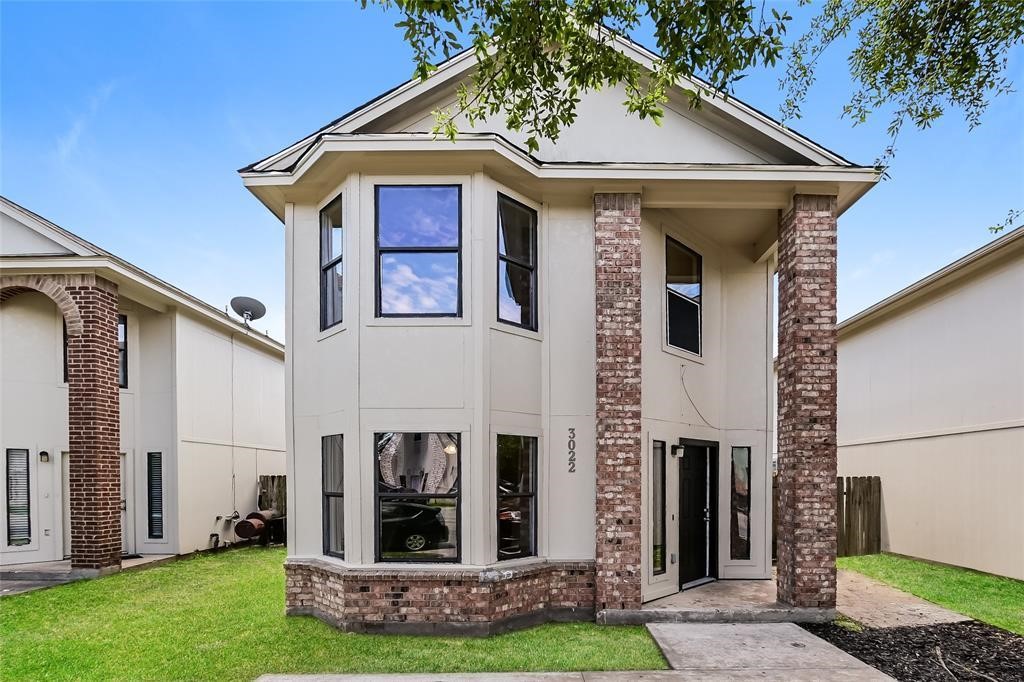 3022 La Estancia Lane