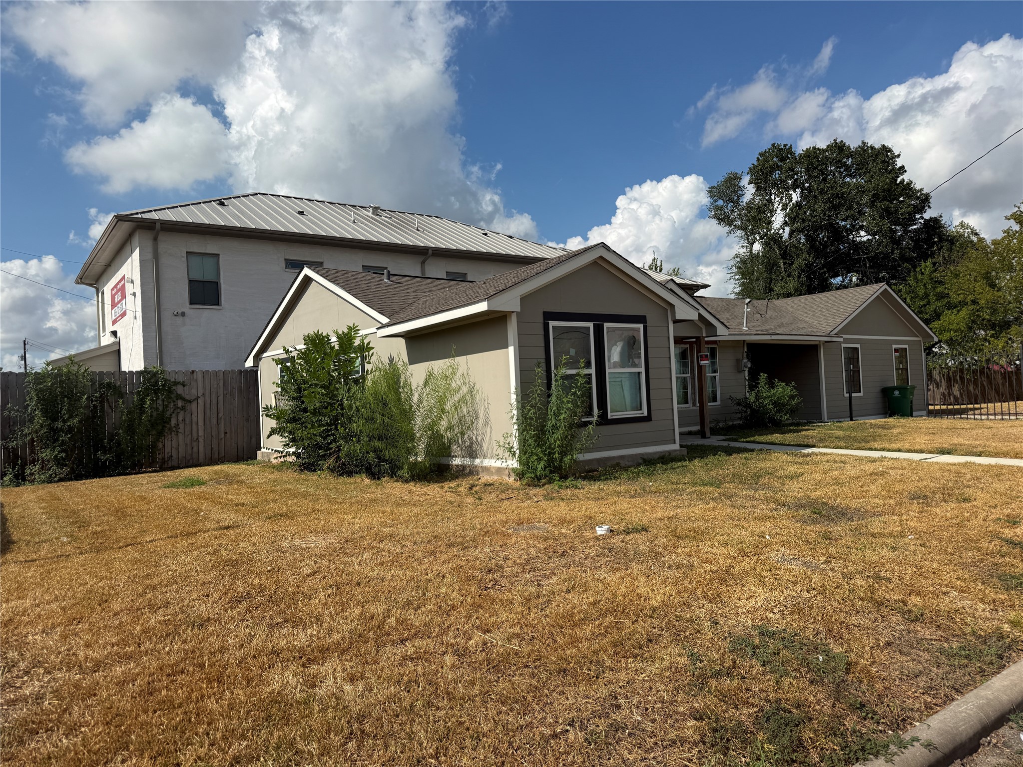 Listing photo 3