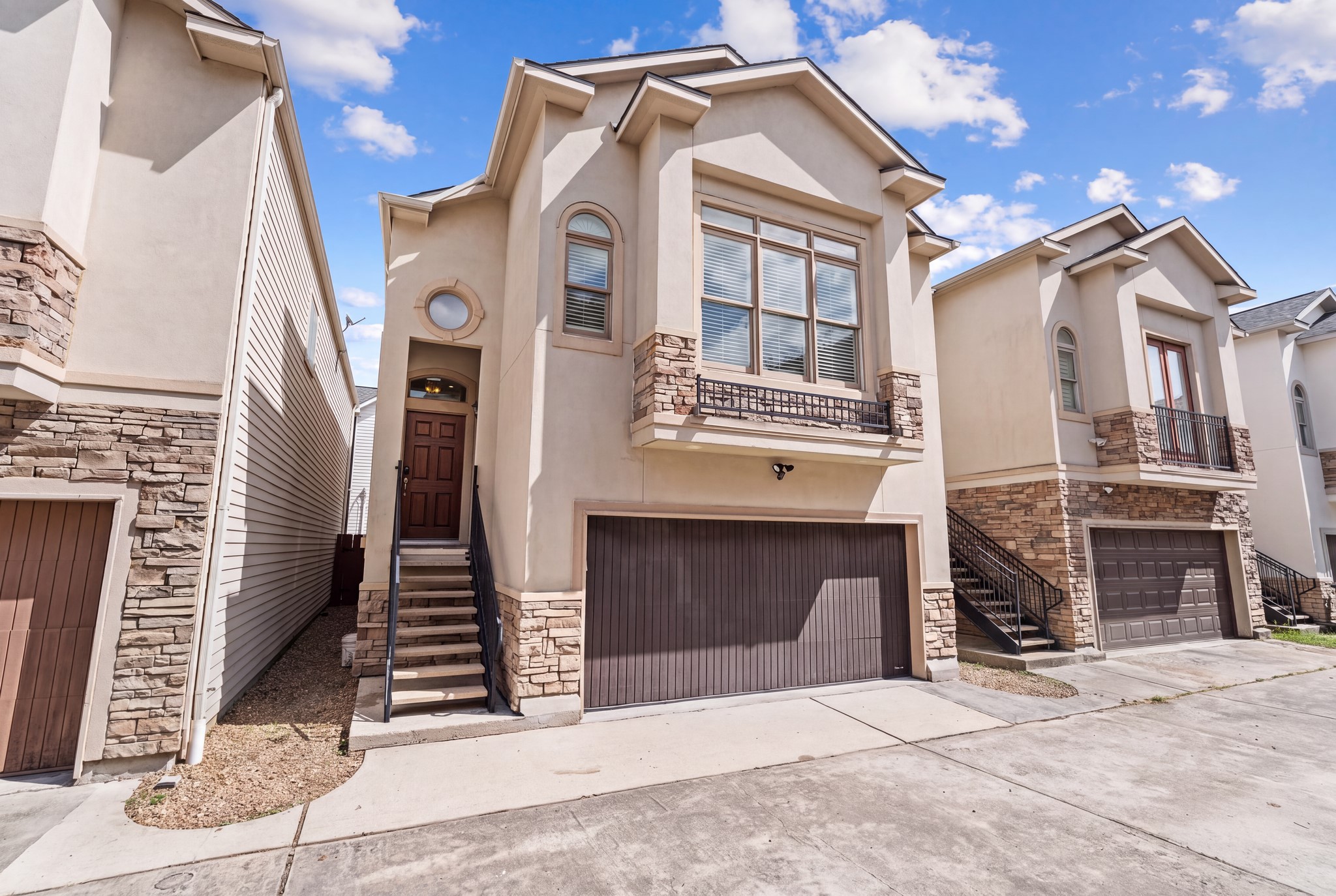 1042 W 25th Street