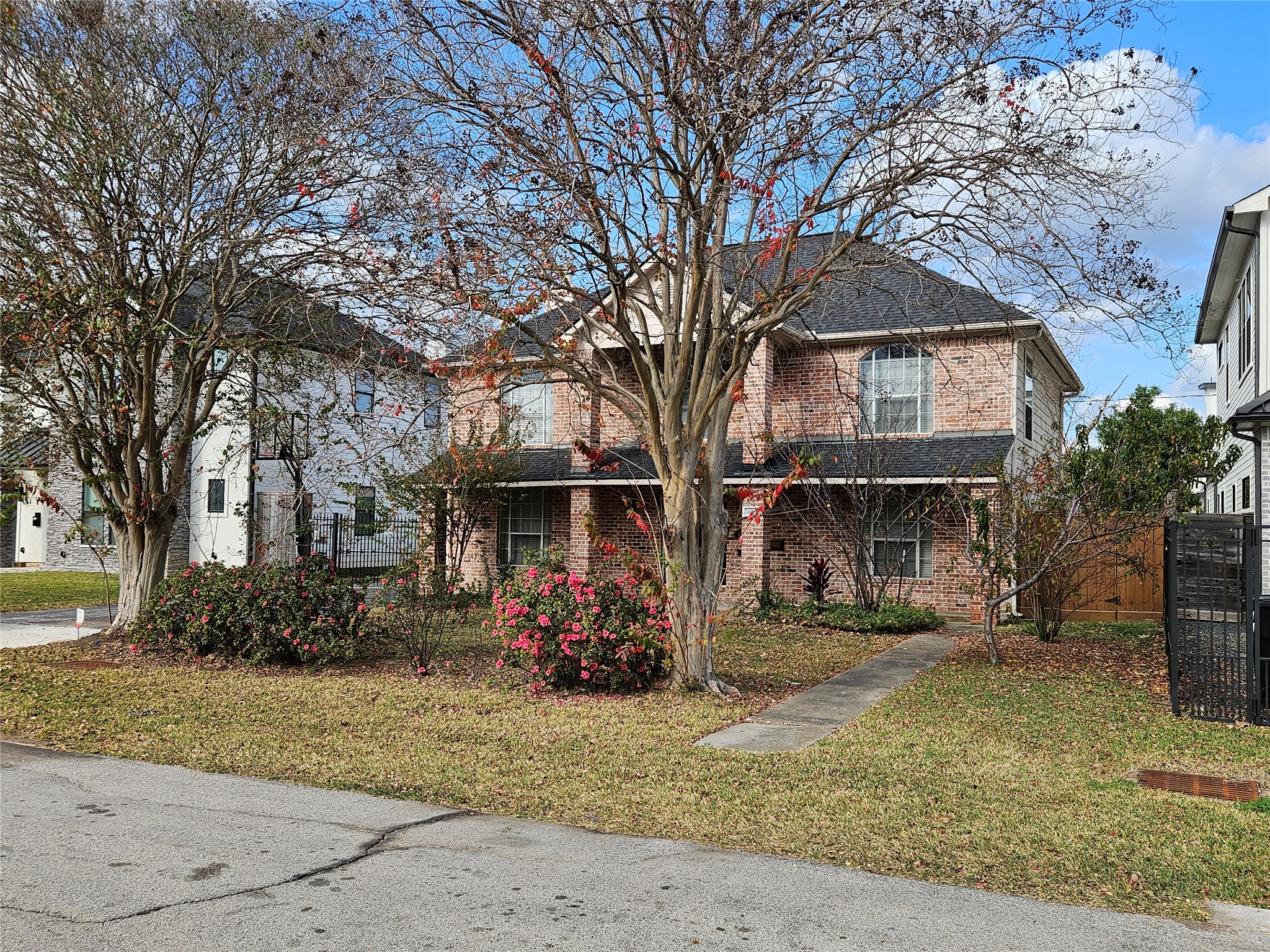 Listing photo 3