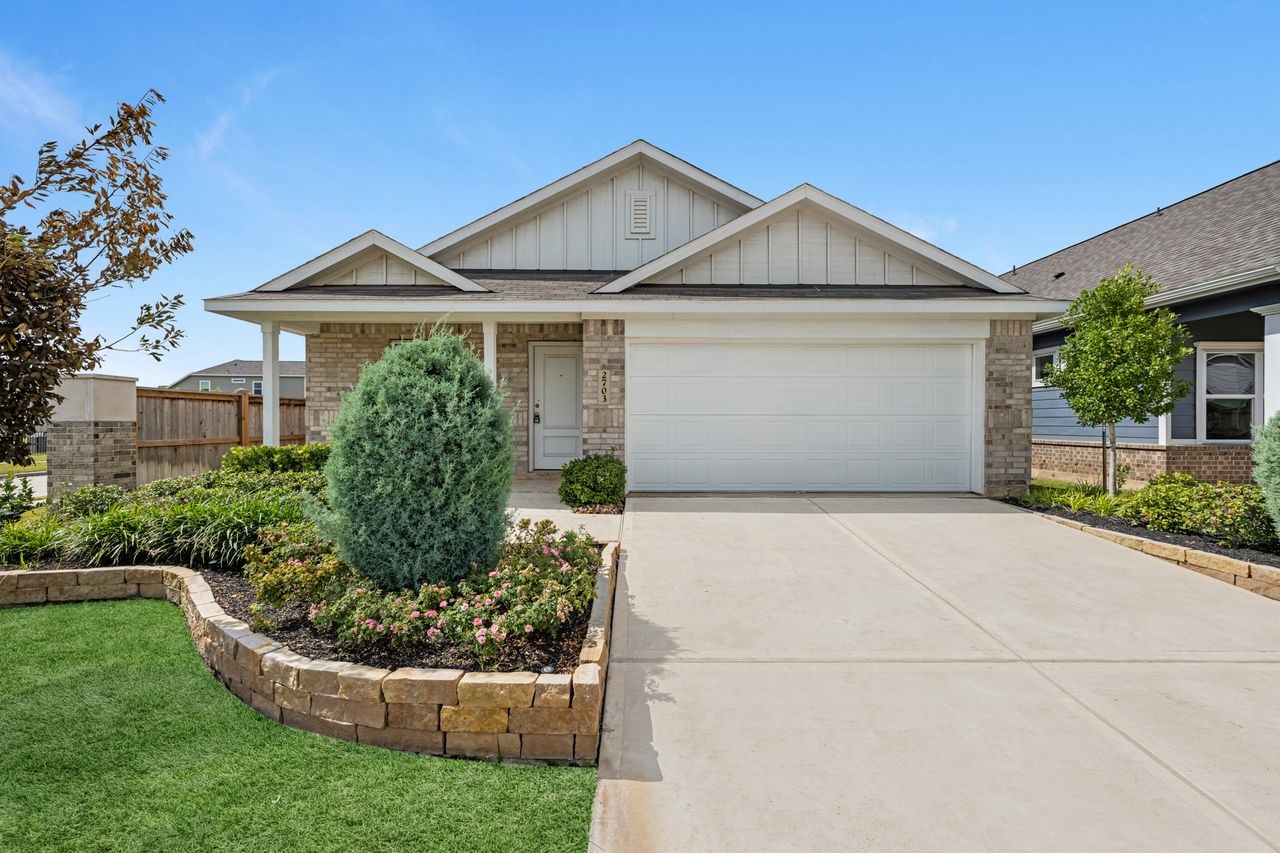 2703 Crested Creek Lane