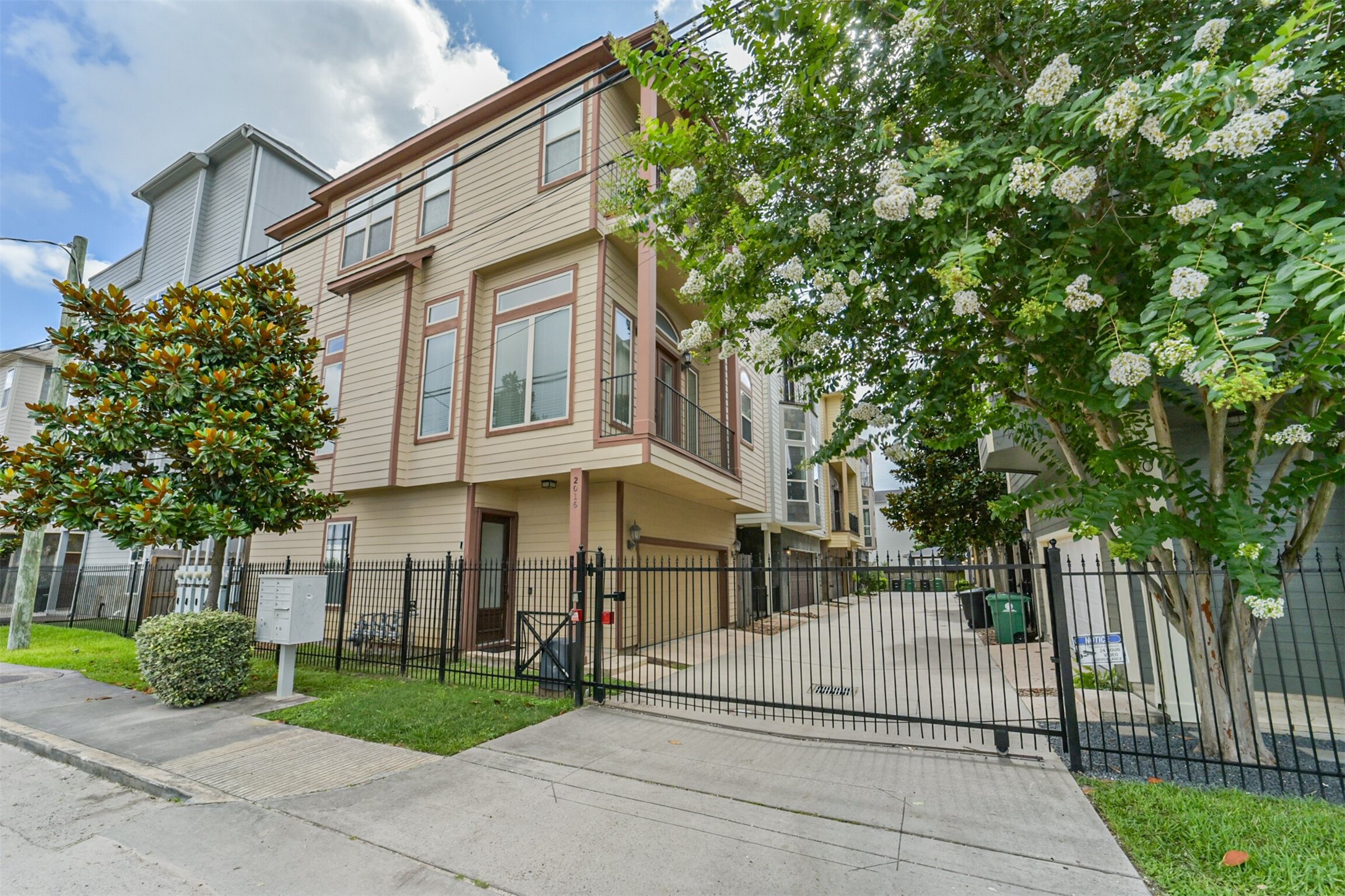 2016 Sabine Street