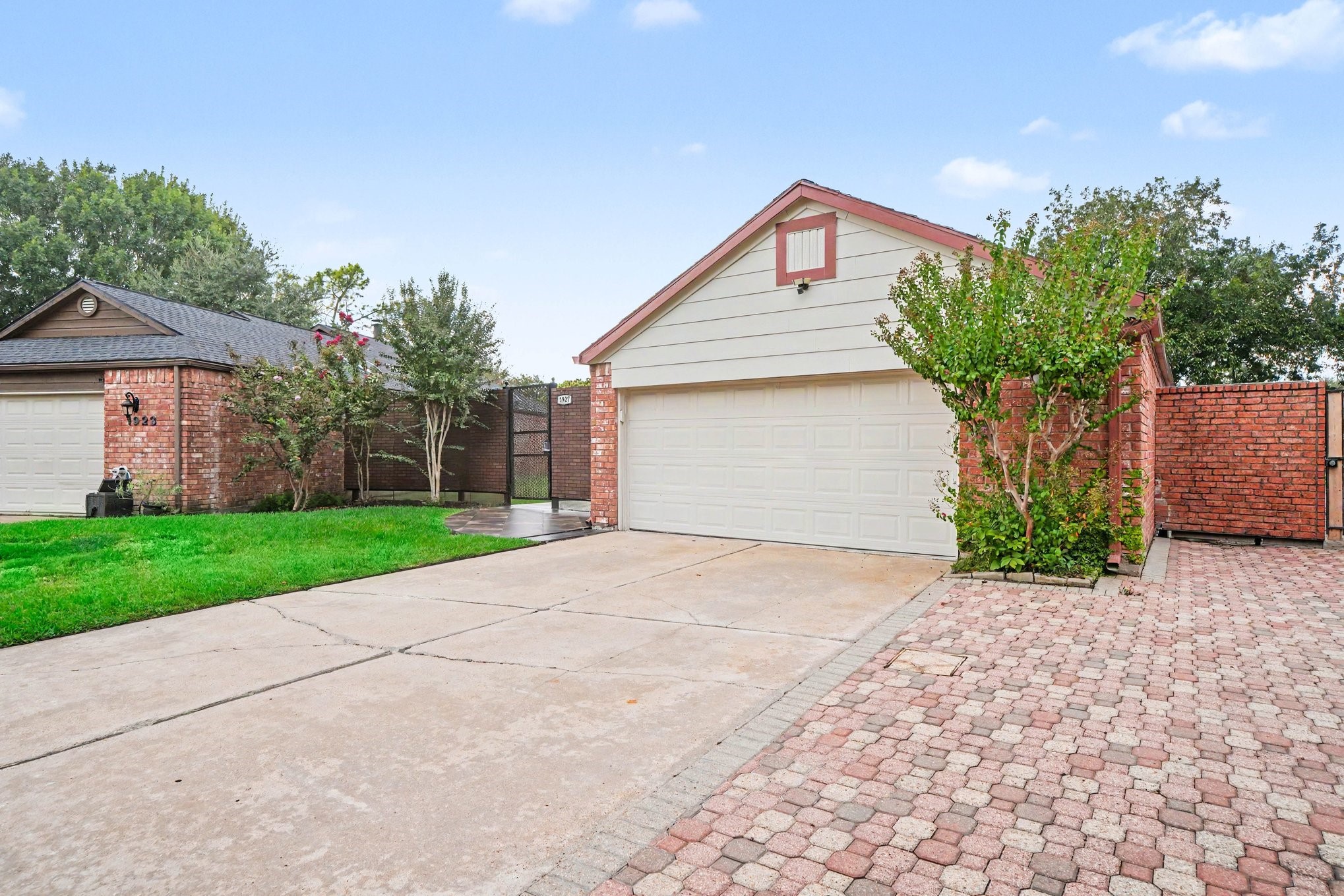 Listing photo 3