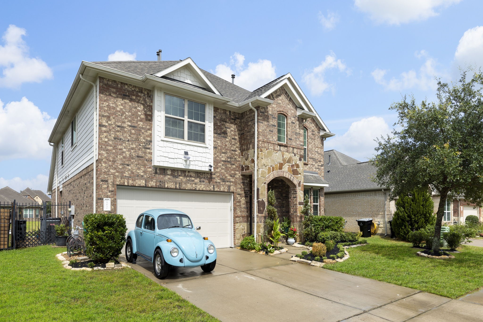 Listing photo 2