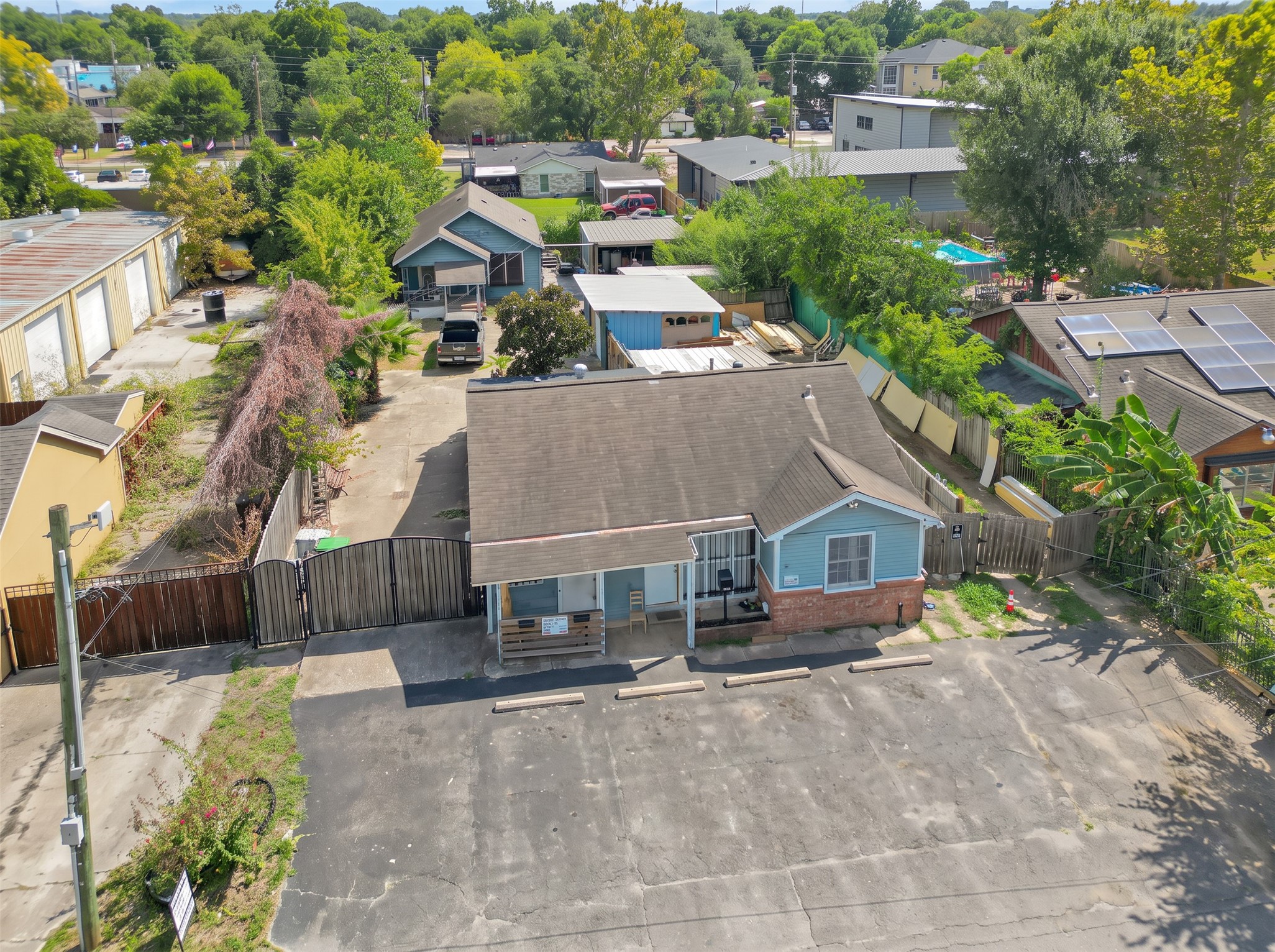 Listing photo 3