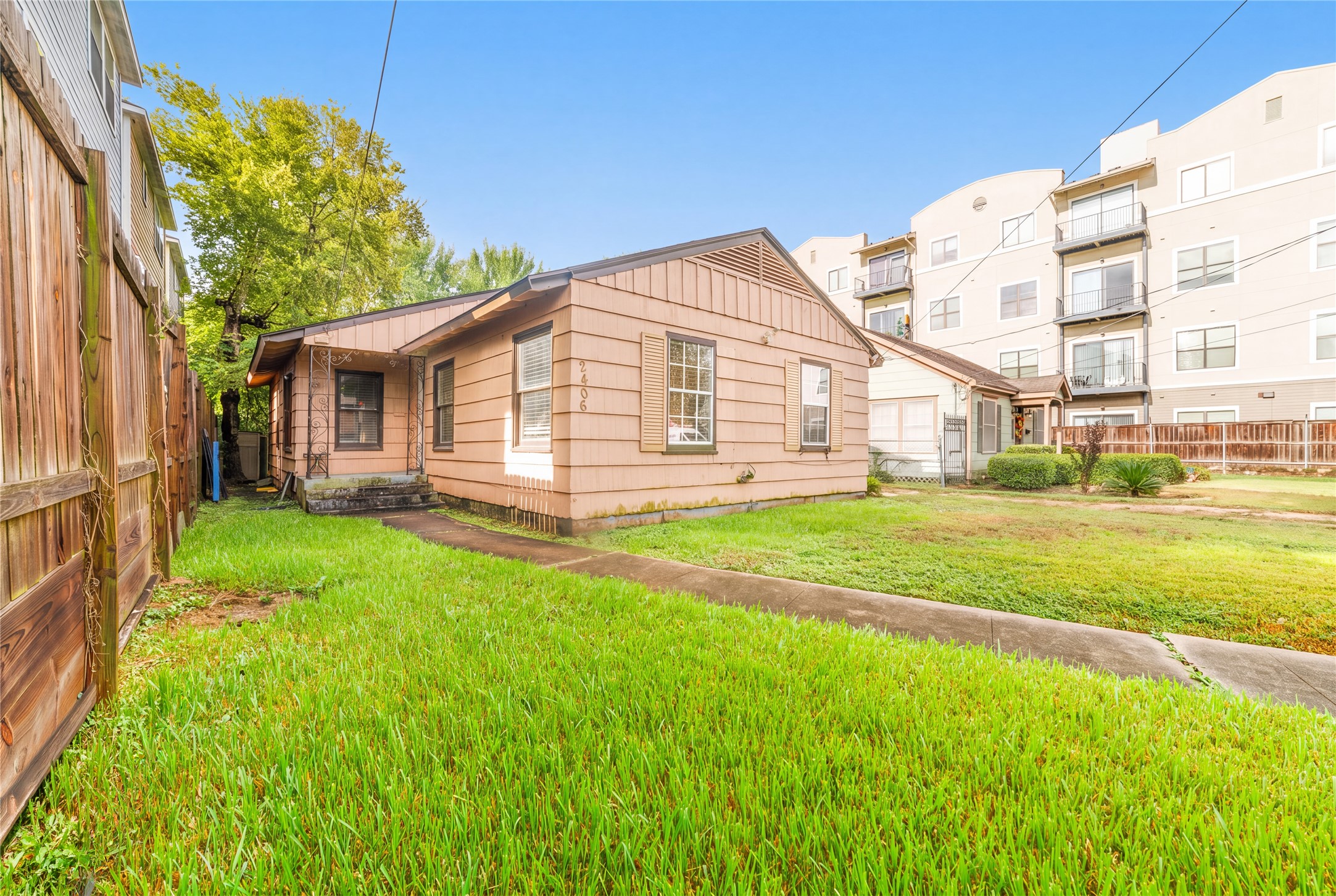 Listing photo 2