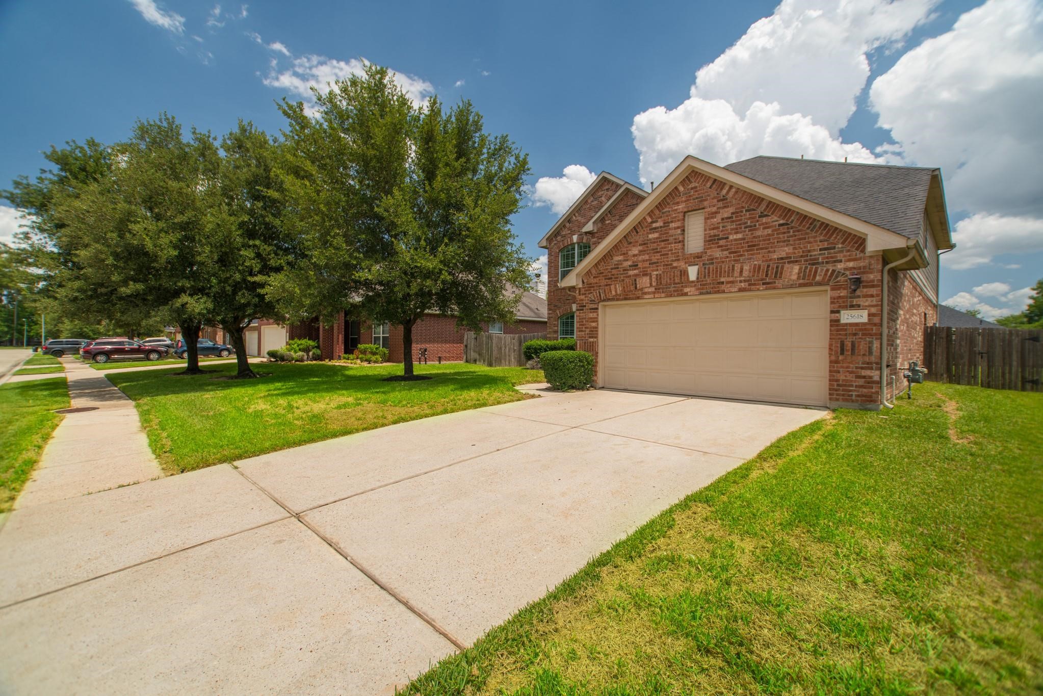 Listing photo 2