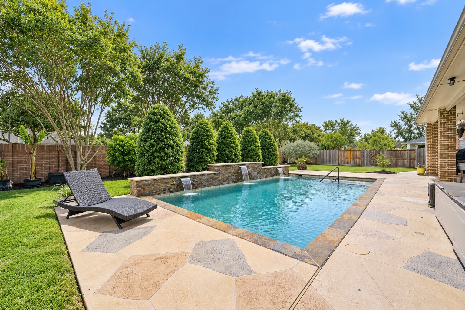 21214 Redcrest Manor Drive