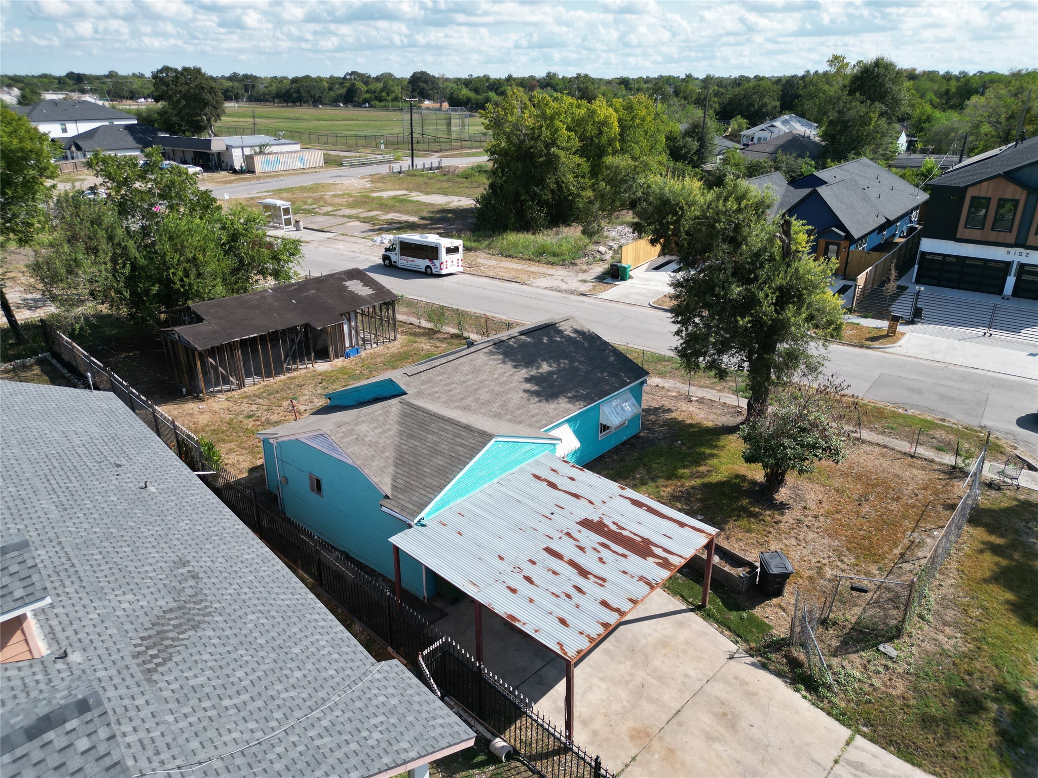 Listing photo 3