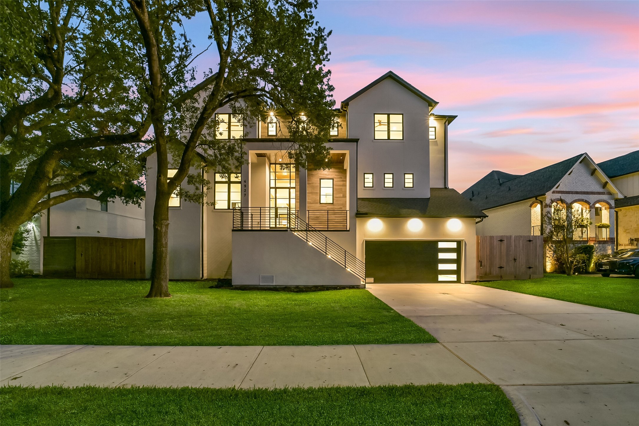 4927 Heatherglen Drive