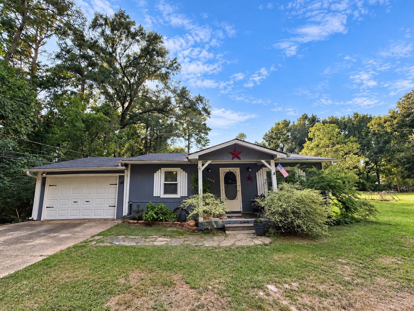 14440 Lakecrest Drive