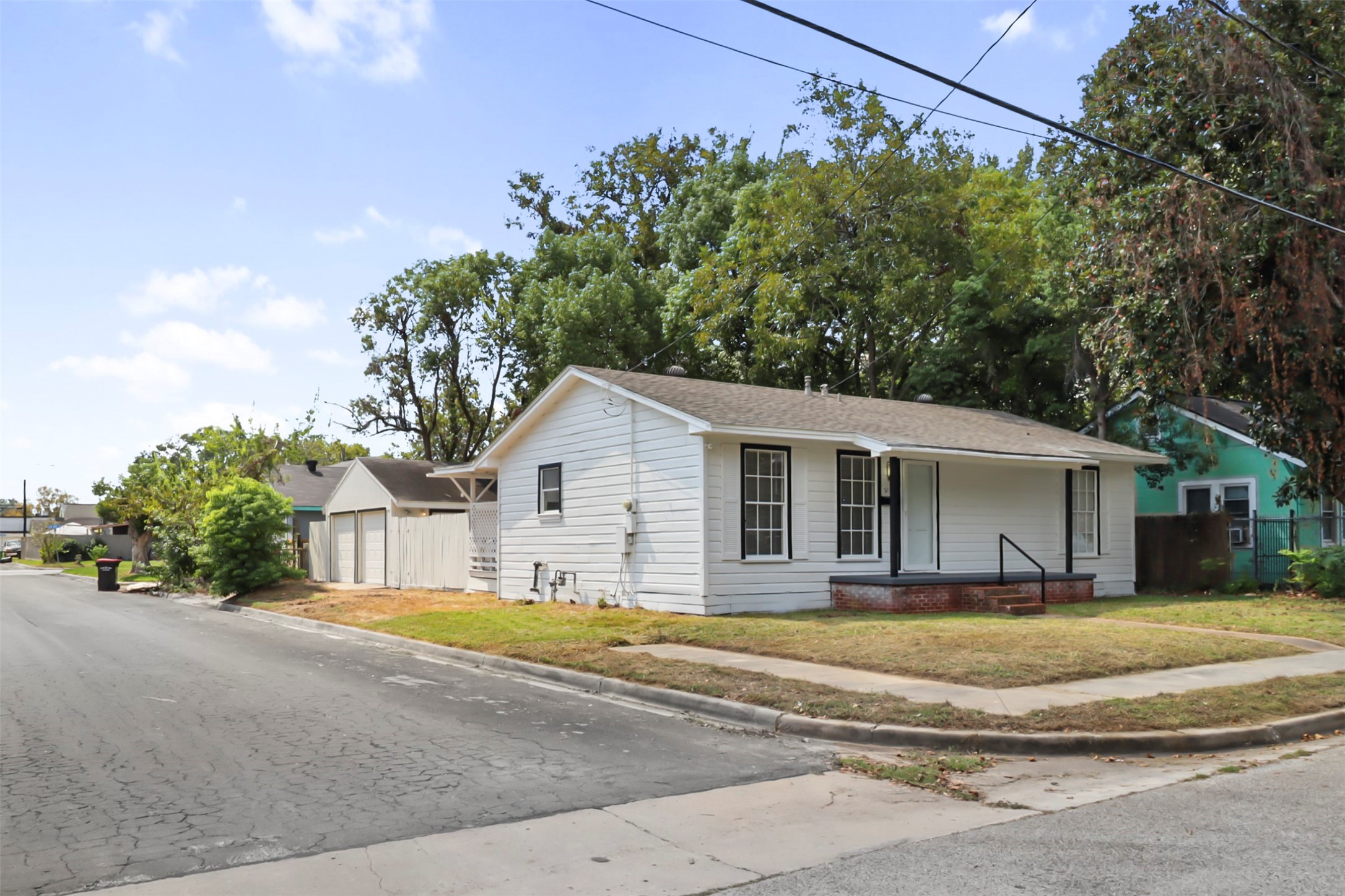 521 E Hunnicutt Street
