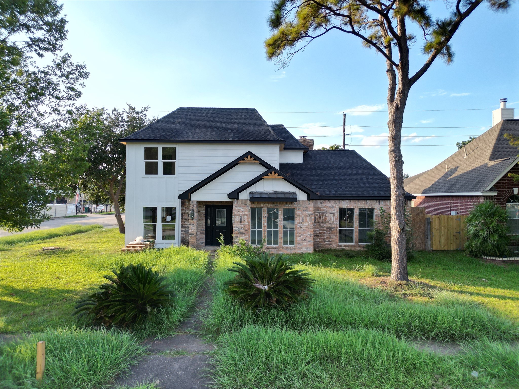 Listing photo 2