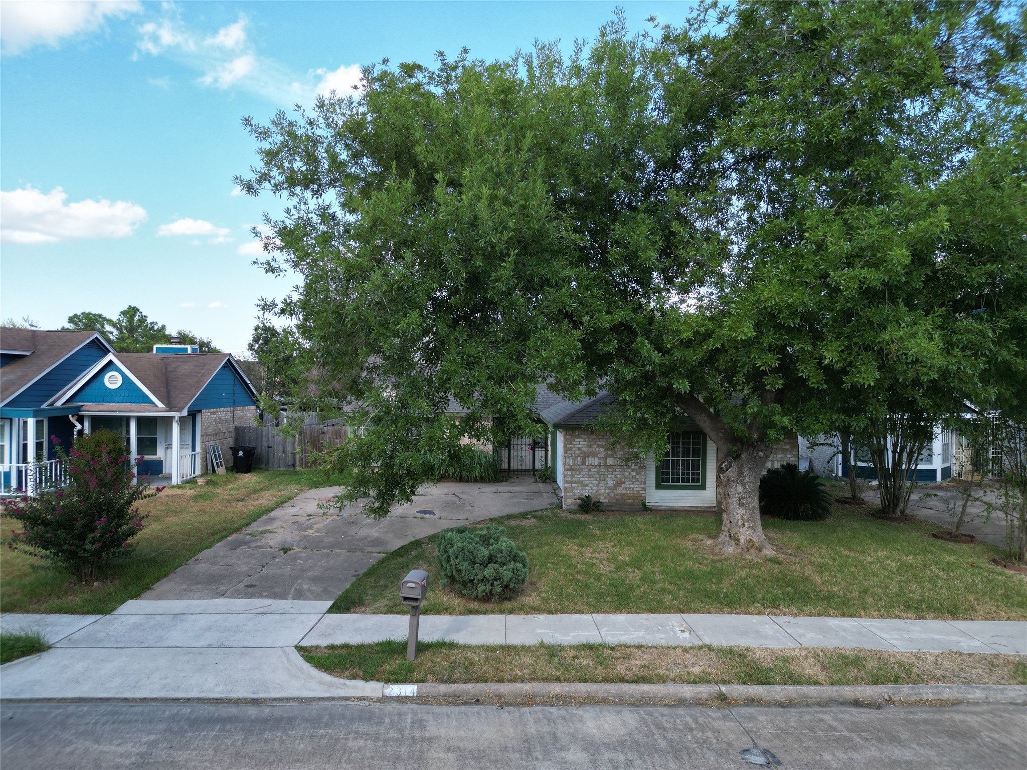 Listing photo 2