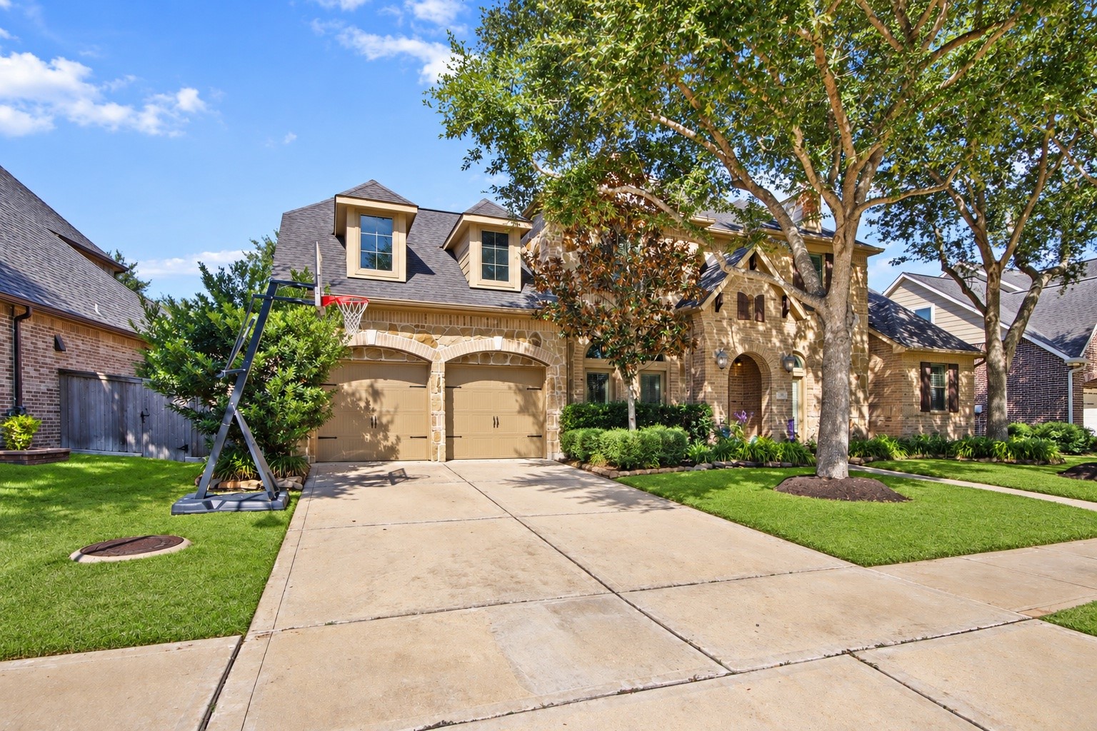 Listing photo 2