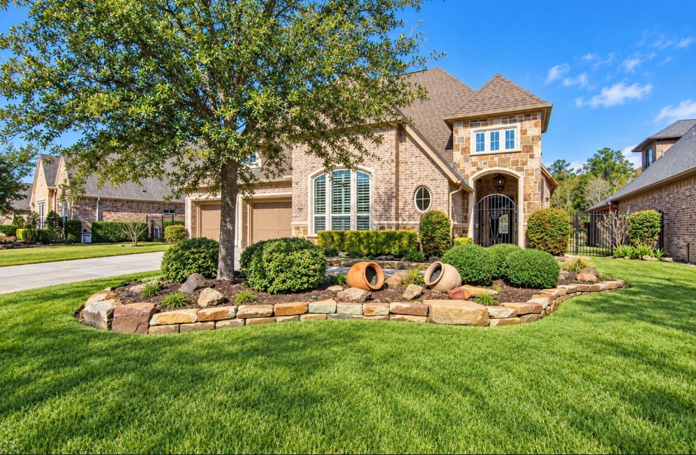 46 Lake Voyageur Drive