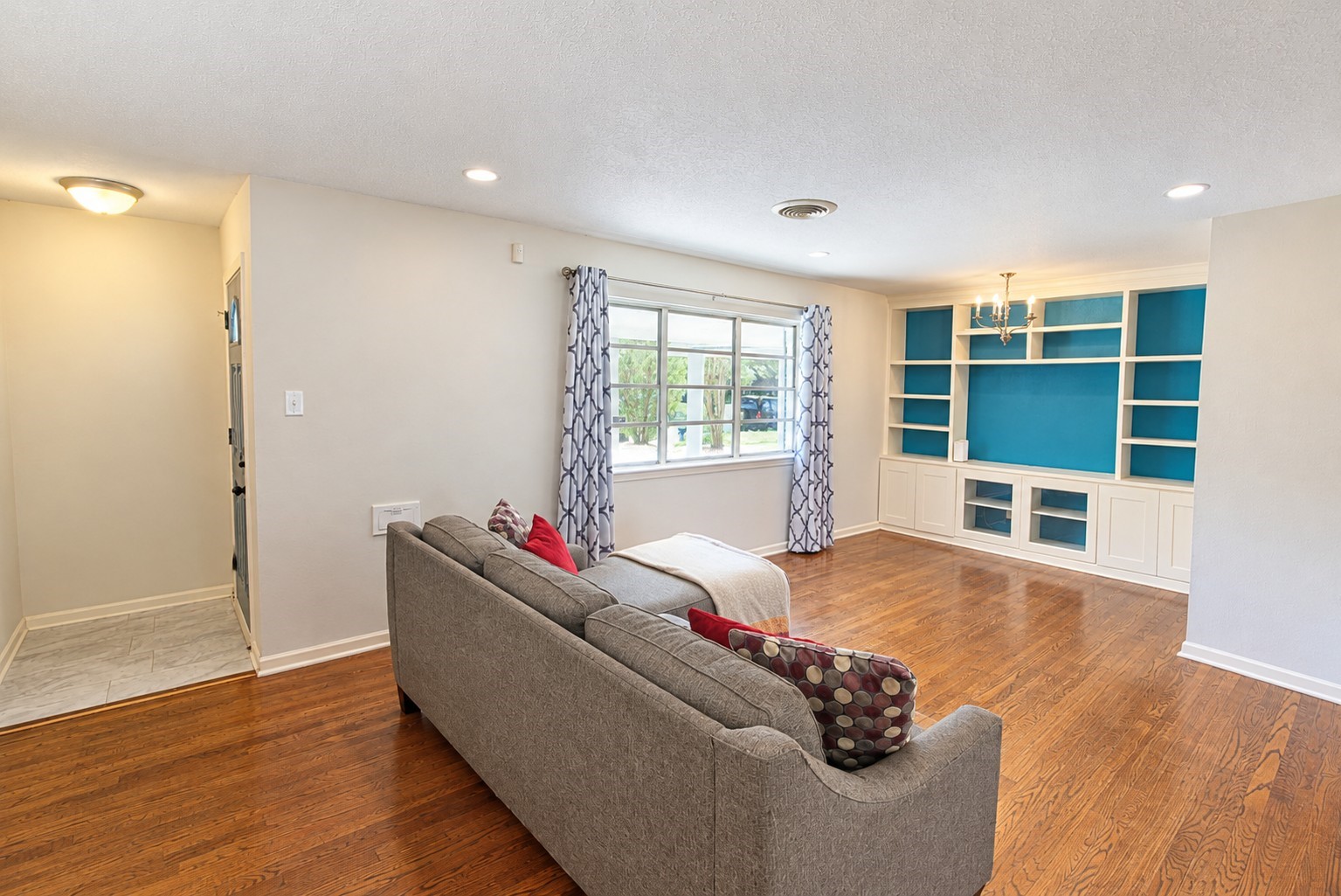 Listing photo 1