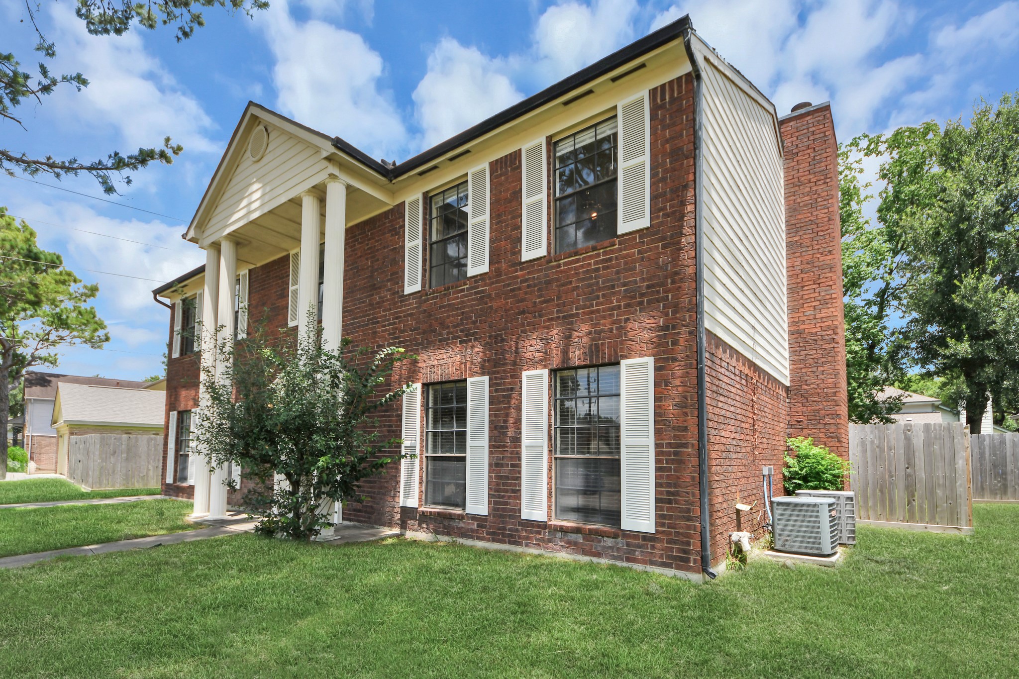 Listing photo 2