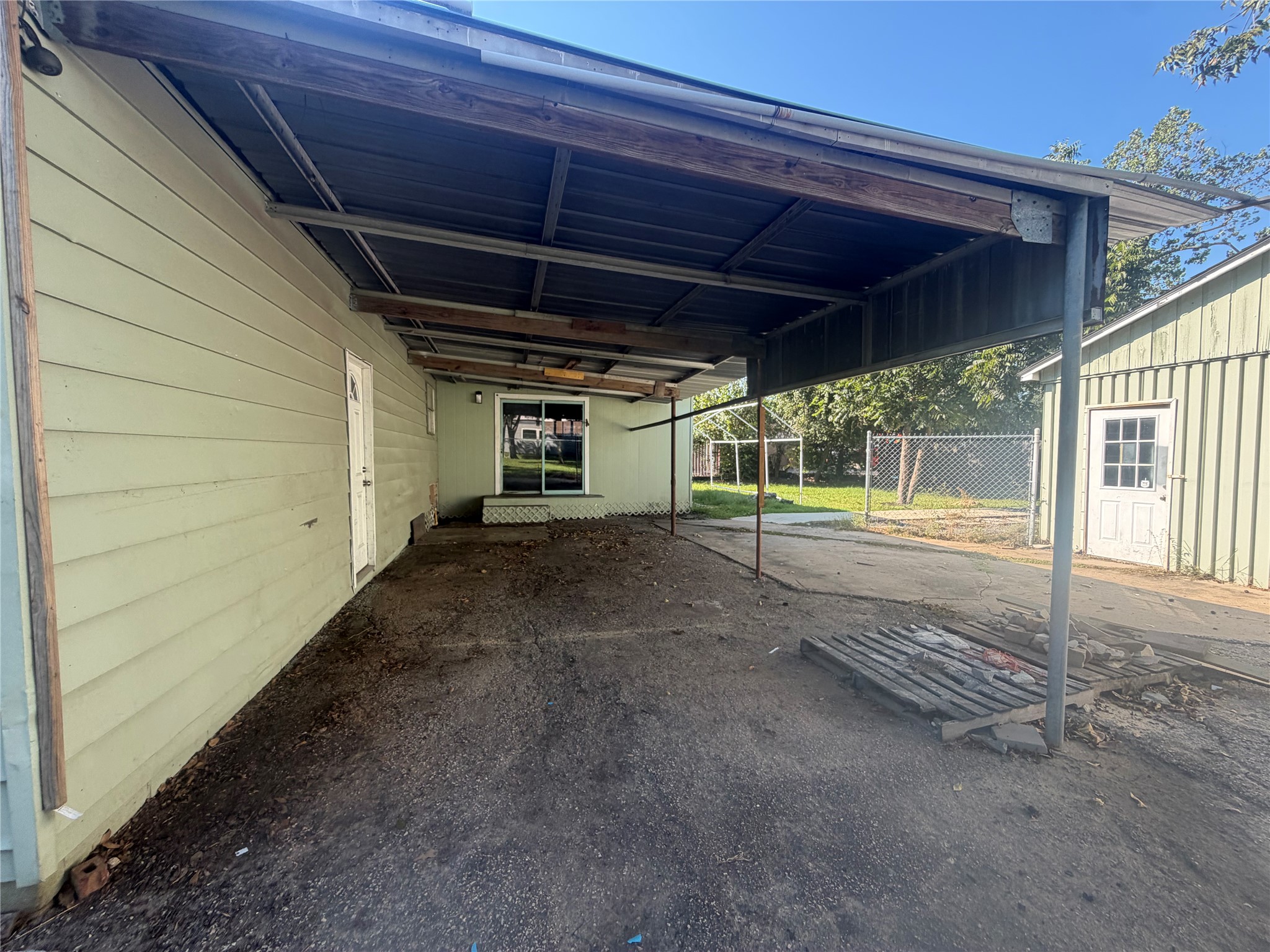Listing photo 3