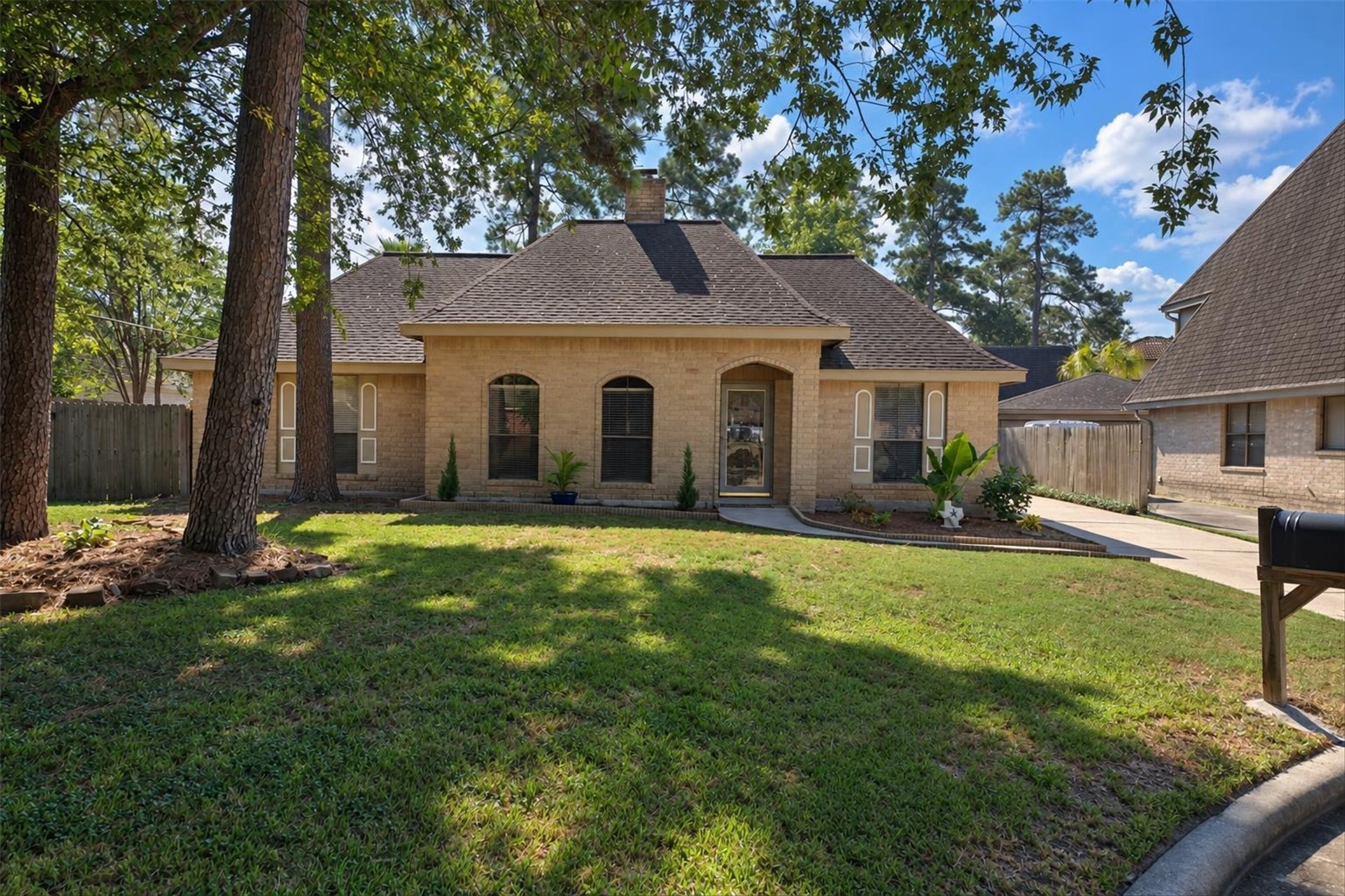 Listing photo 2