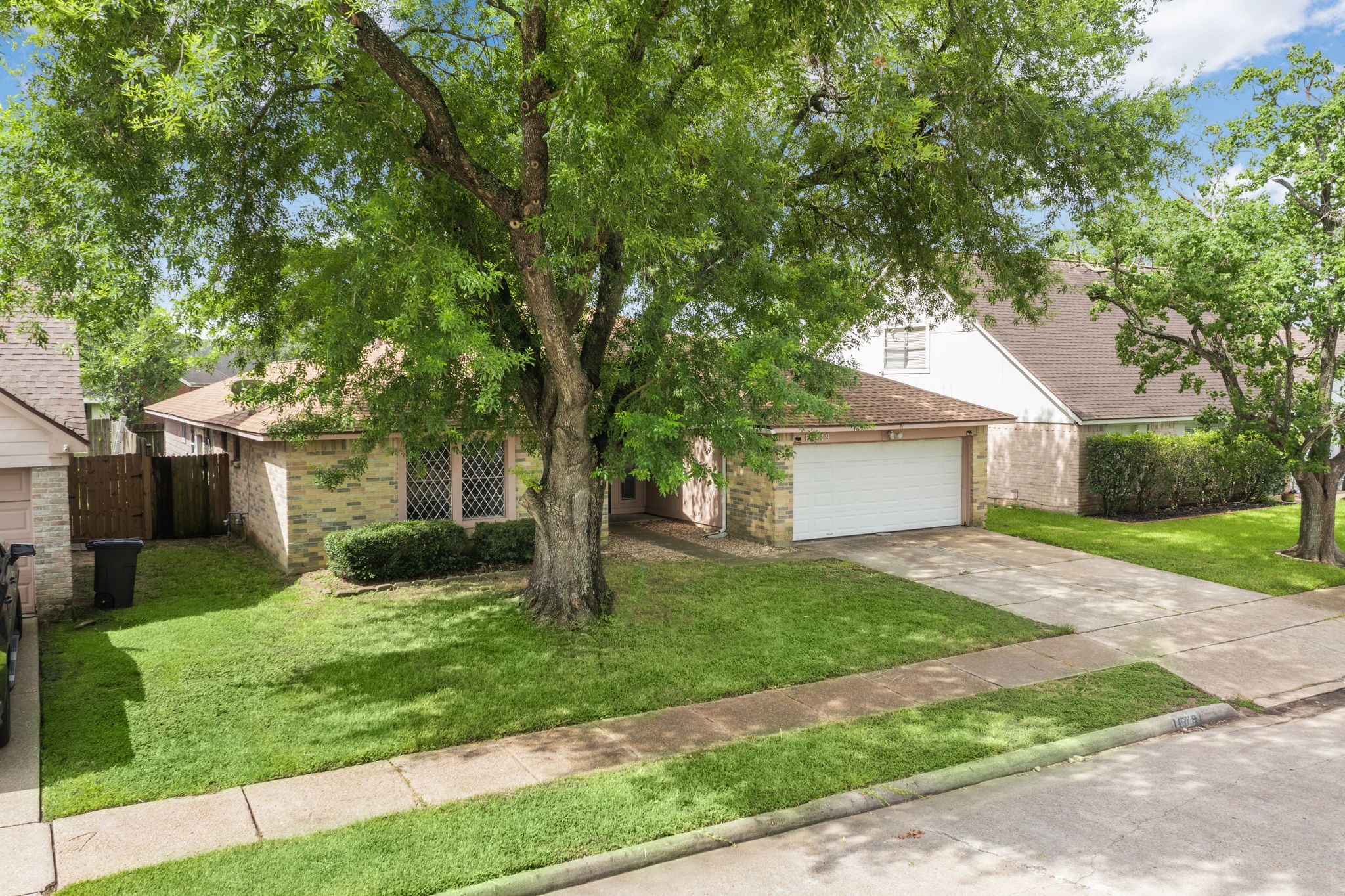 Listing photo 2