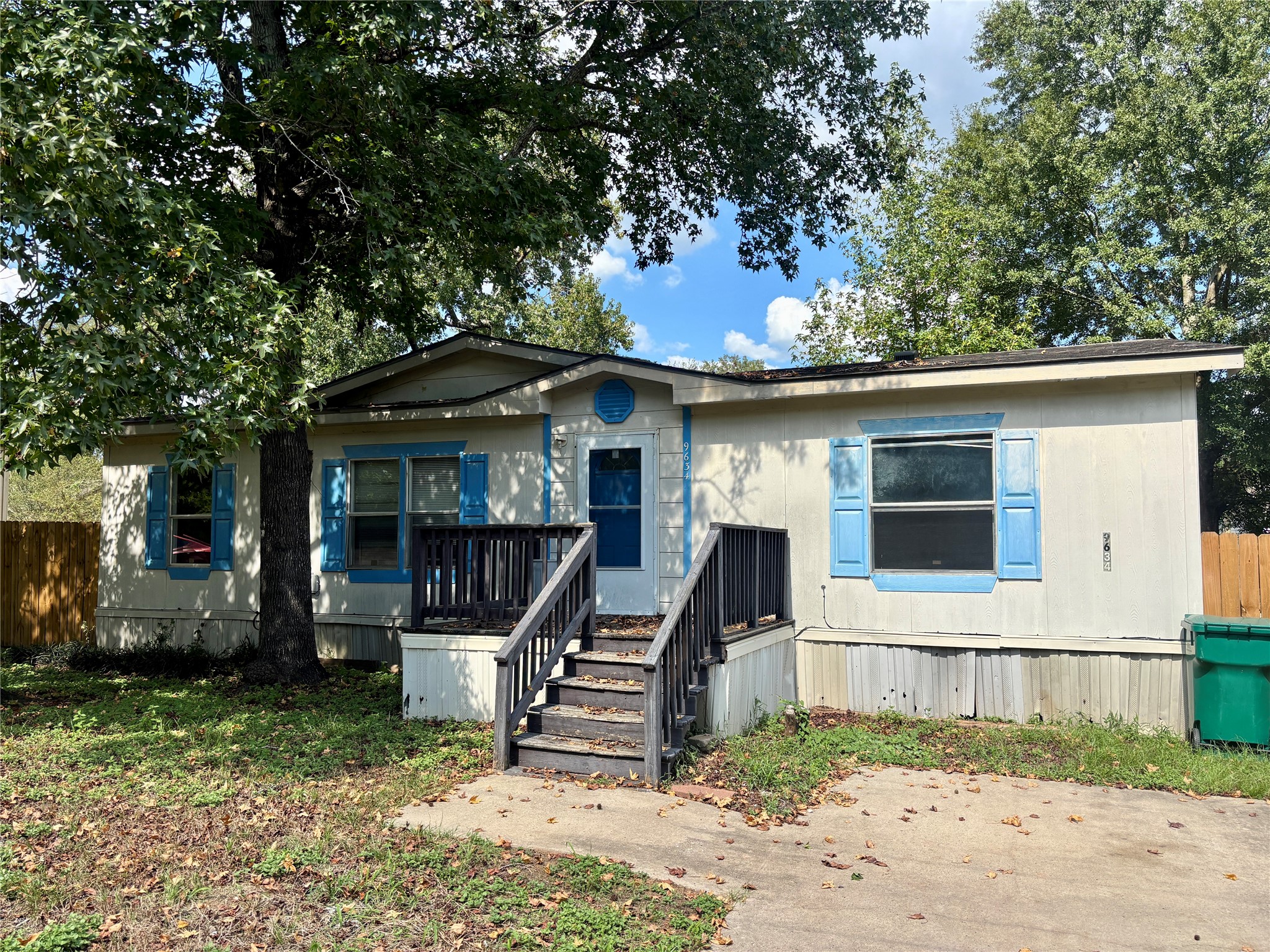 9634 Live Oak Trail