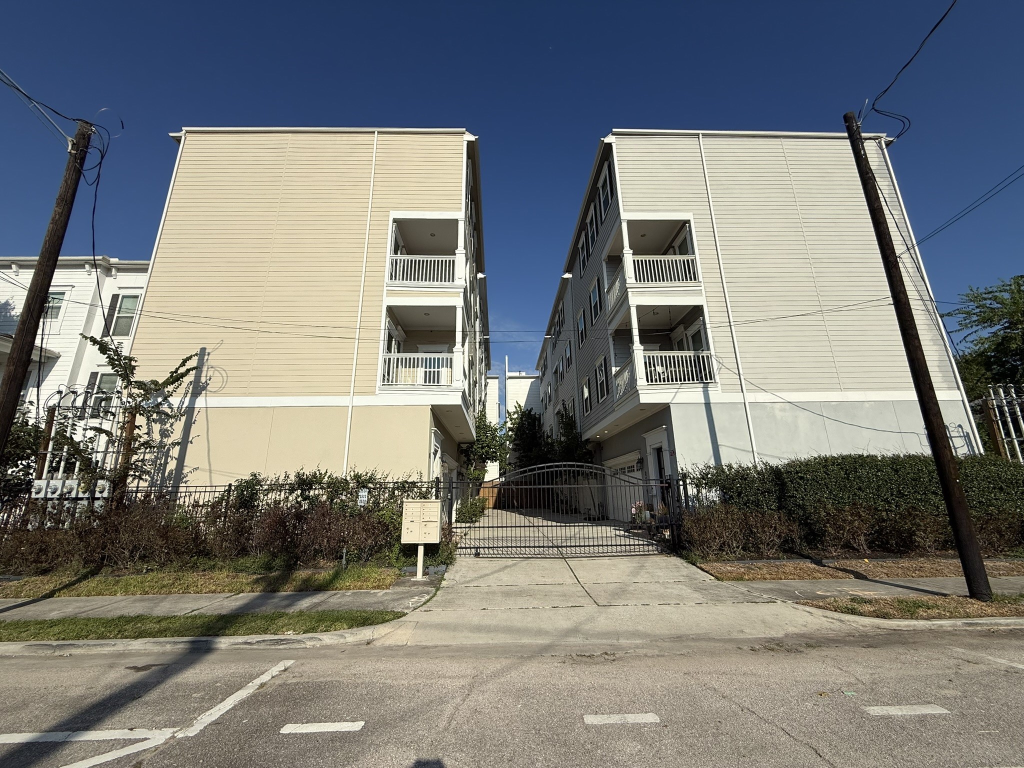 2524 Hutchins Street