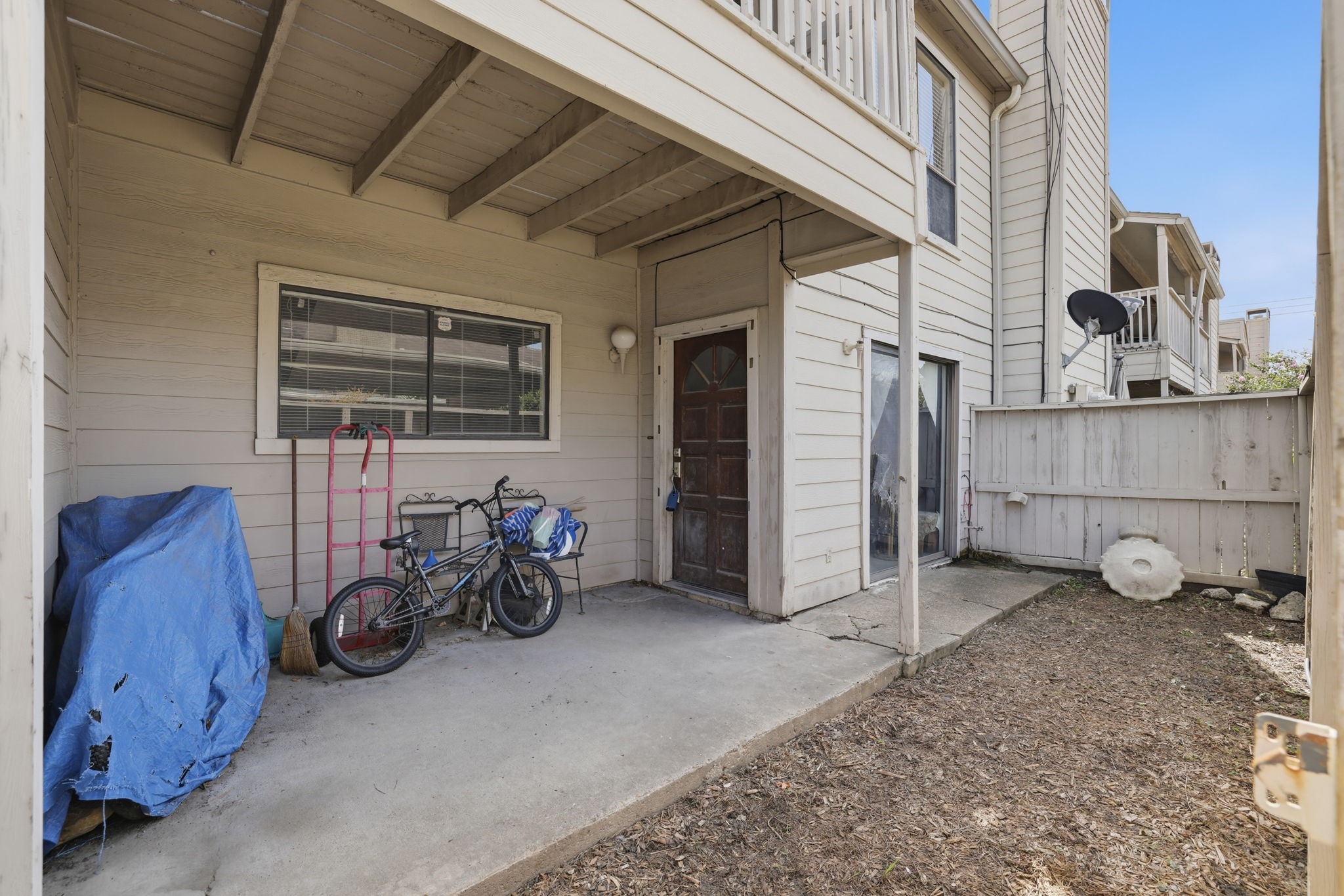 Listing photo 2
